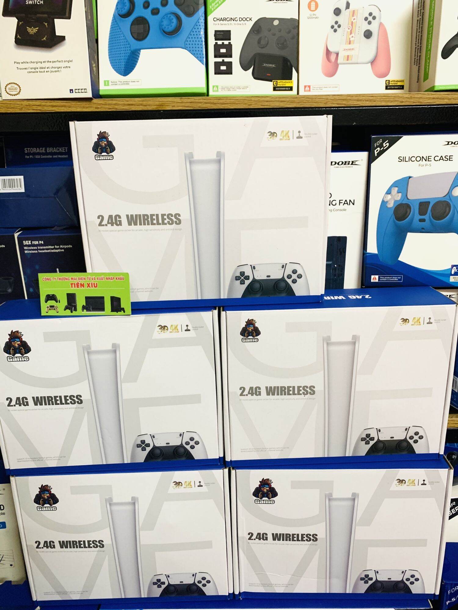 điện tử 4 nút HDMI Gamestick M15 tích hợp 1600 trò chơi 4 nút 6 nút Sega đĩa mềm mario xe tăng contra cổ xưa máy điện tử trò chơi GameStick M15 Pro Plus