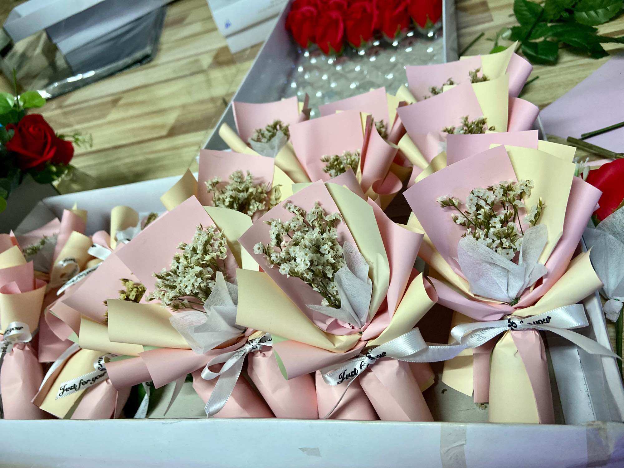 Hoa khô bó mini handmade dùng đính kèm quà hoặc tặng người yêu người thân, đối tác HOẶC decor trang trí
