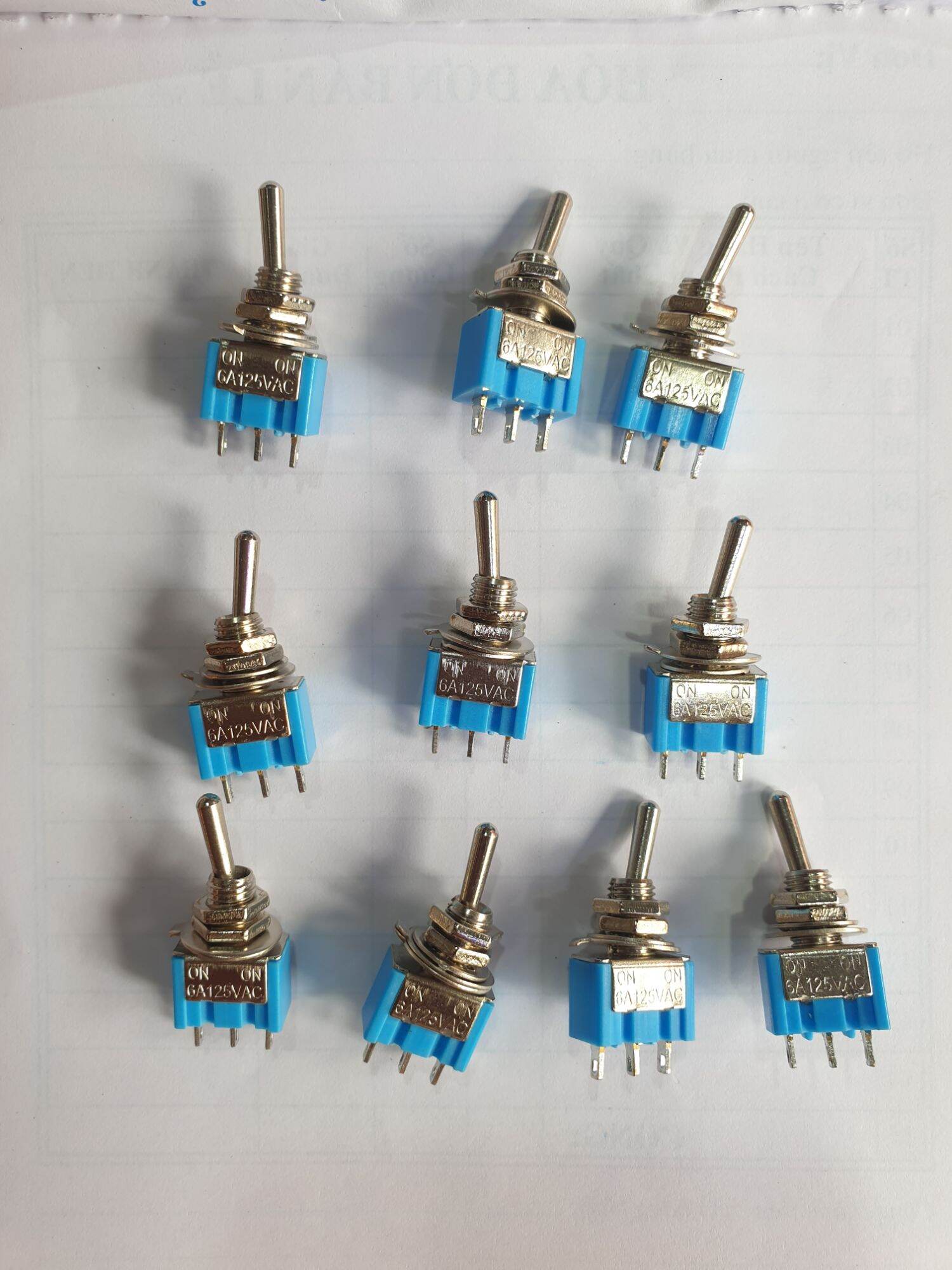 10 cái công tắc xanh  gạt