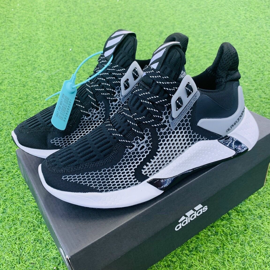 A.B đen trắng