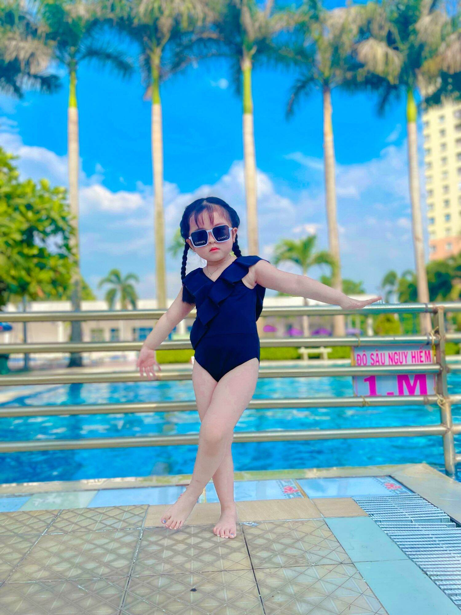 bikini liền thân cho bé gái