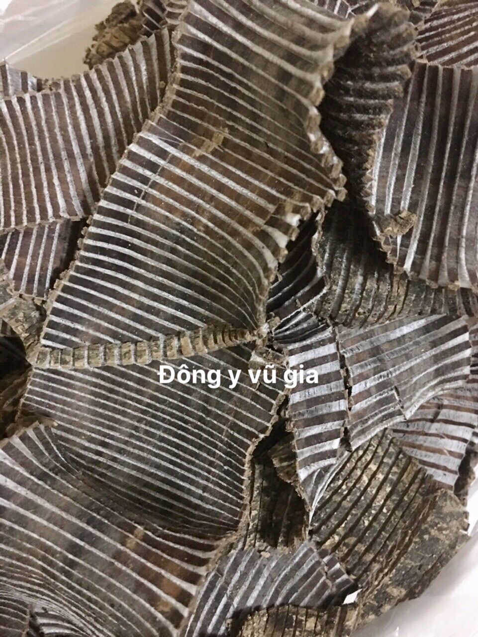 Đỗ trọng khô loại 1 đẹp 1kg