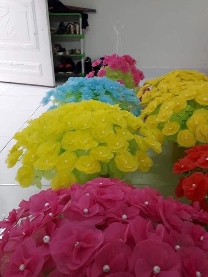 Bình hoa giấy lụa thành phẩm có chậu treo