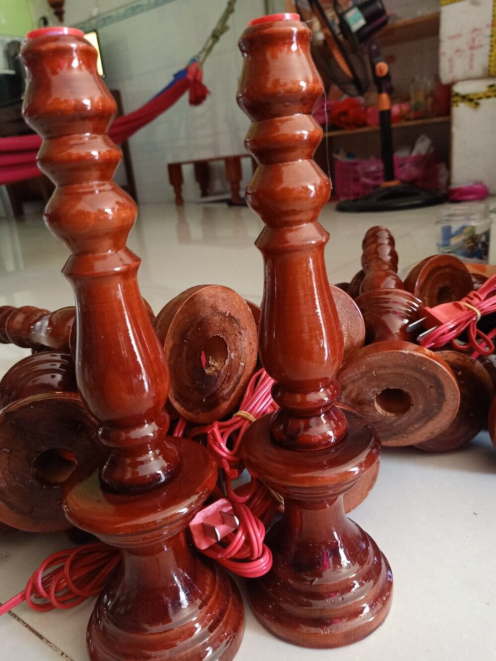 đèn thờ nến gỗ tràm để bàn cao 20cm (một đôi)
