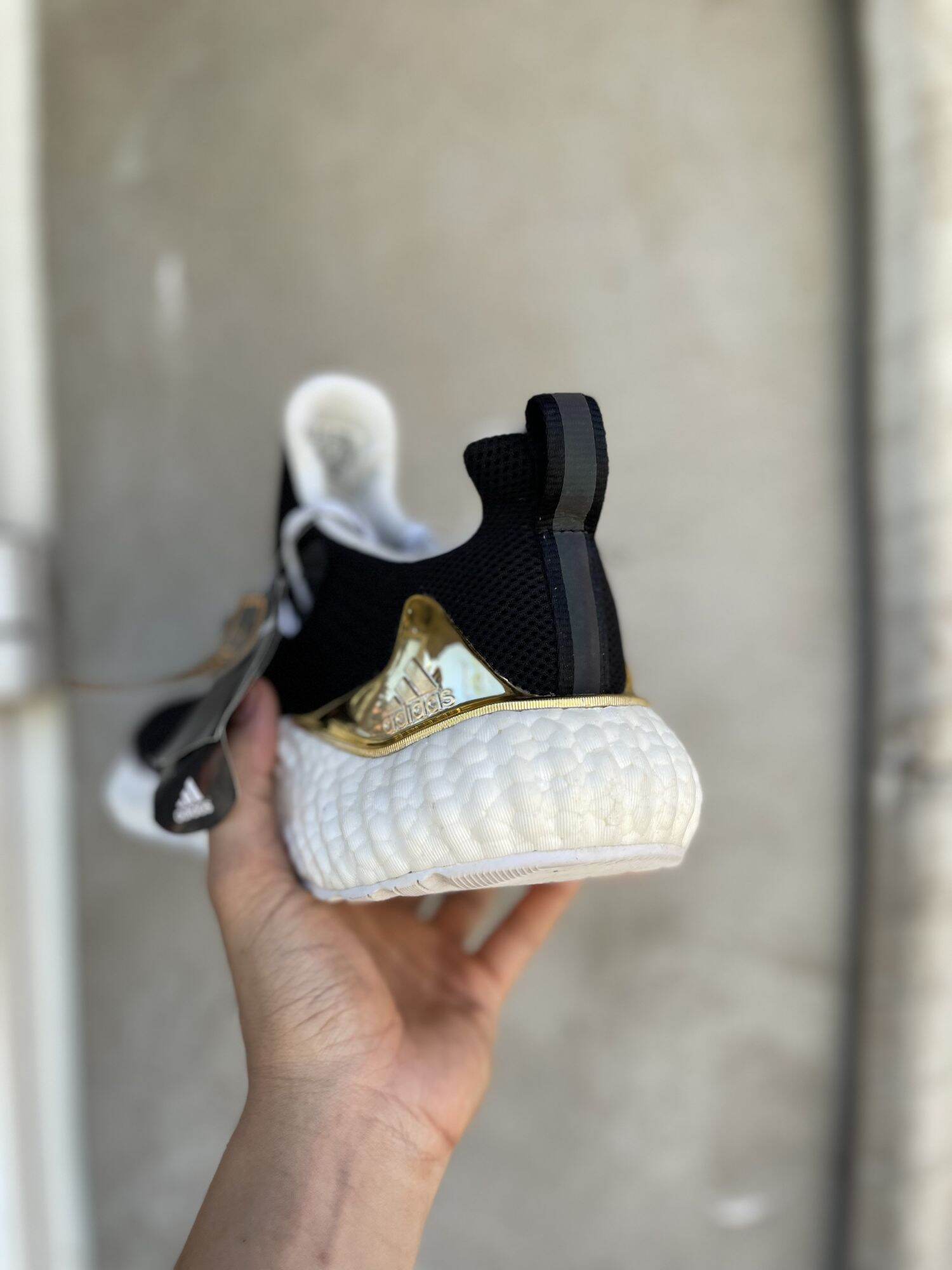 giày thể thao ultra boost black white