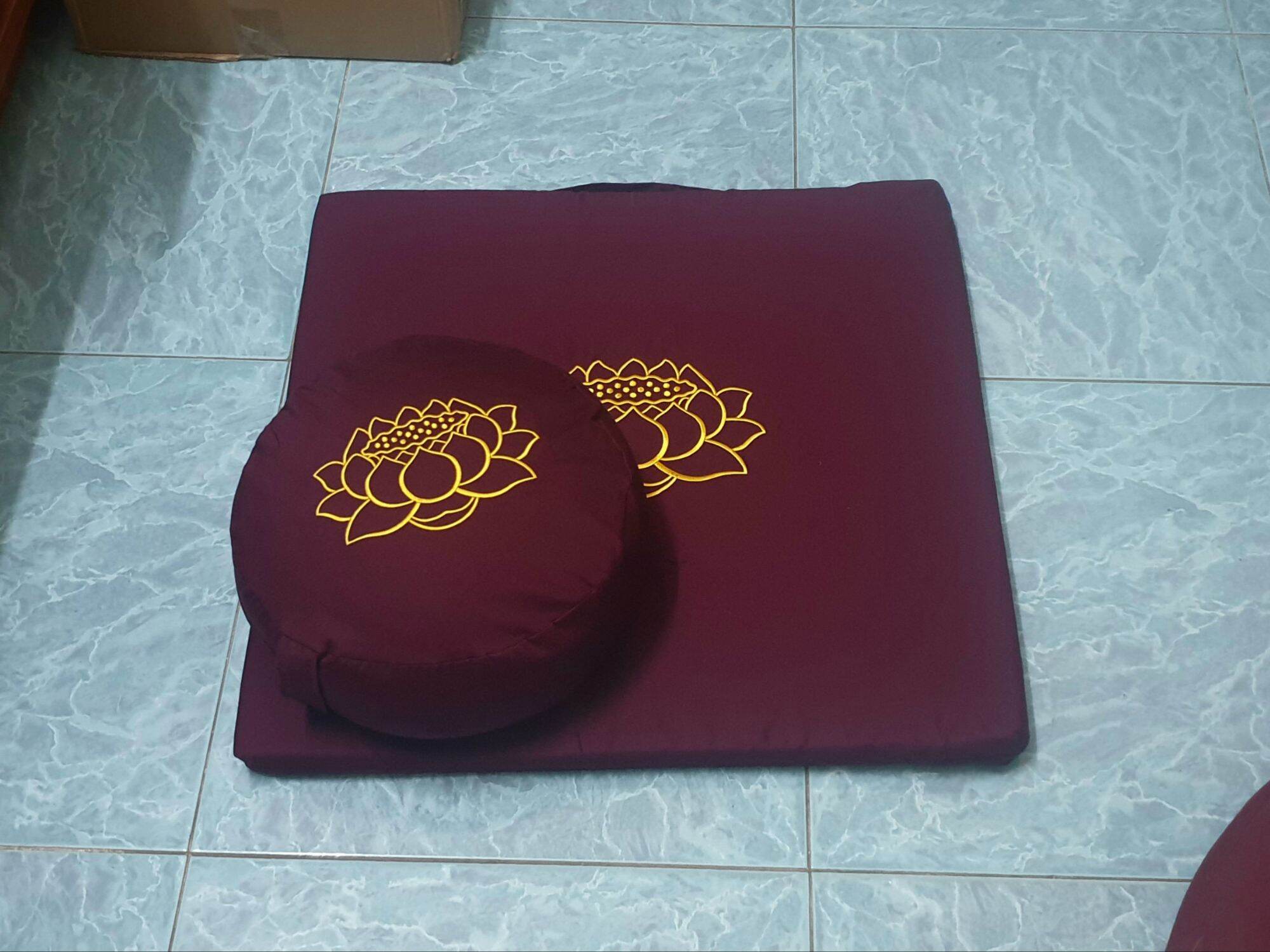 Bồ đoàn 25x10cm ruột vỏ đậu xanh, tọa cụ ruột mút 50x53x3cm thêu hoa sen