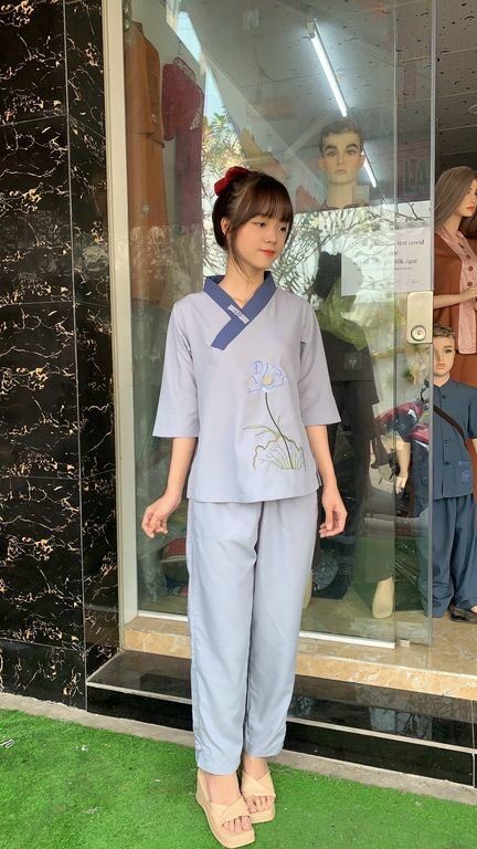 Đồ lam 1 nút kate thêu hoa nữ