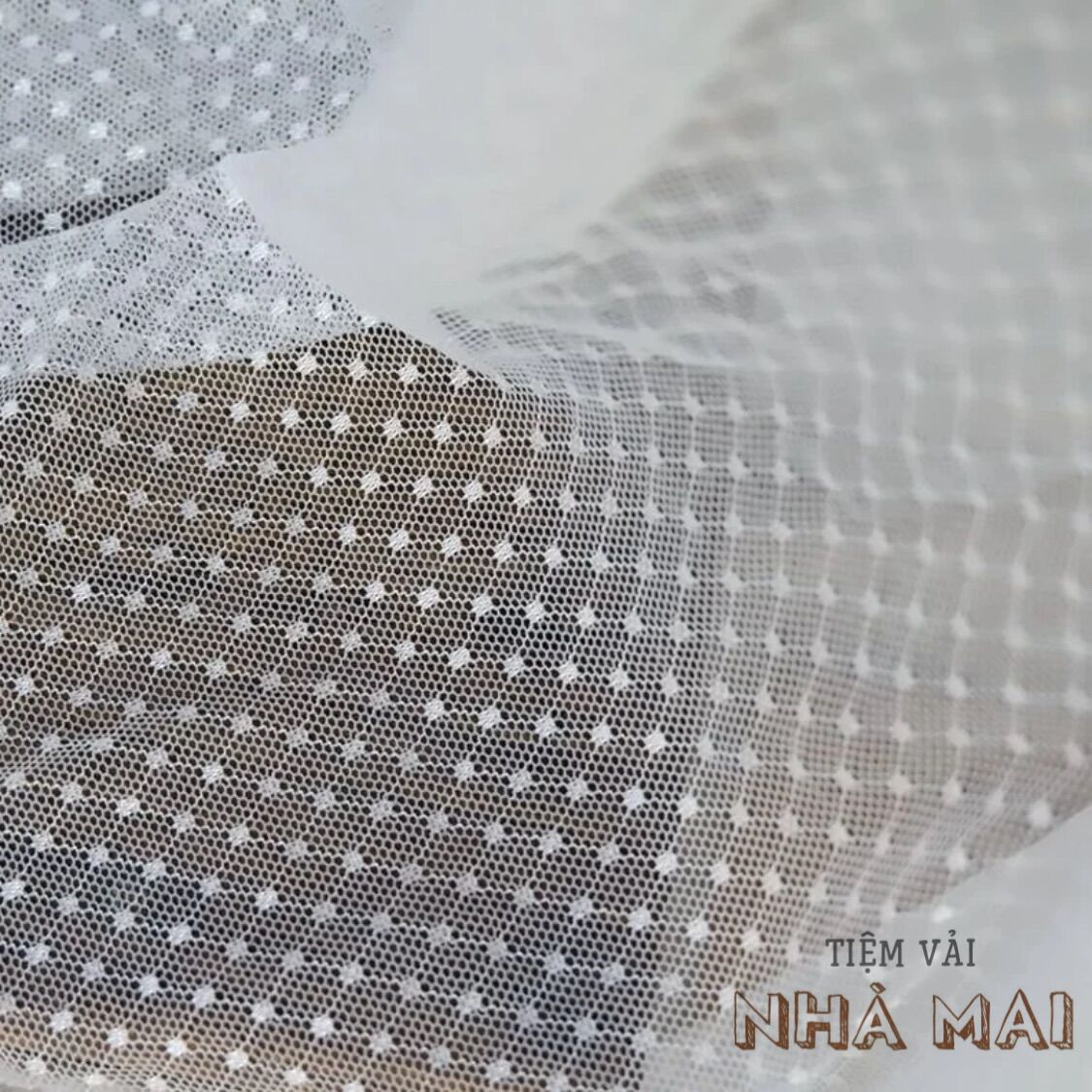 Lưới Trắng Mềm Dệt Chấm Bi Chéo