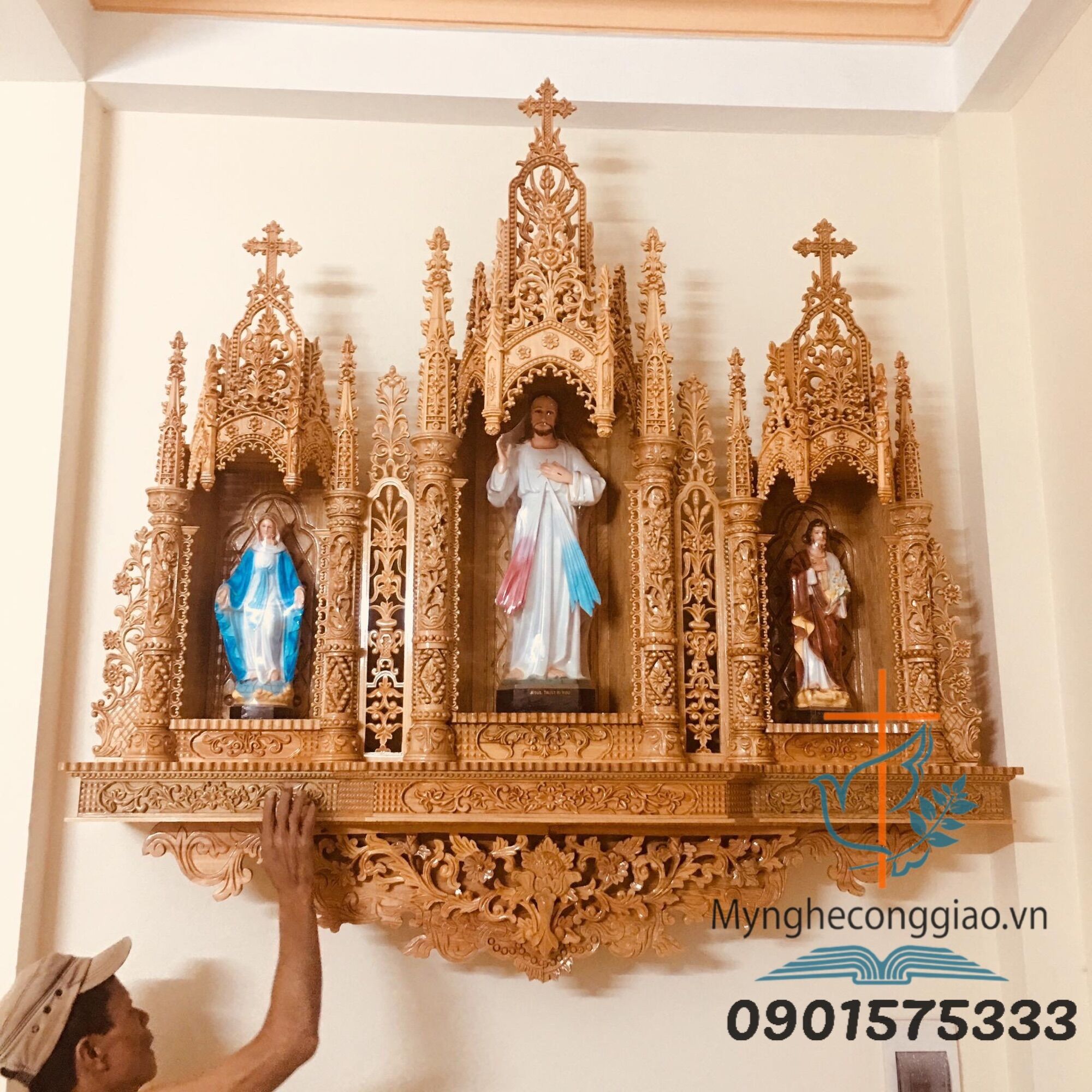 Bàn thờ thiên chúa công giáo gỗ cao cấp | Toà tháp gia đình công giáo Thiên chúa