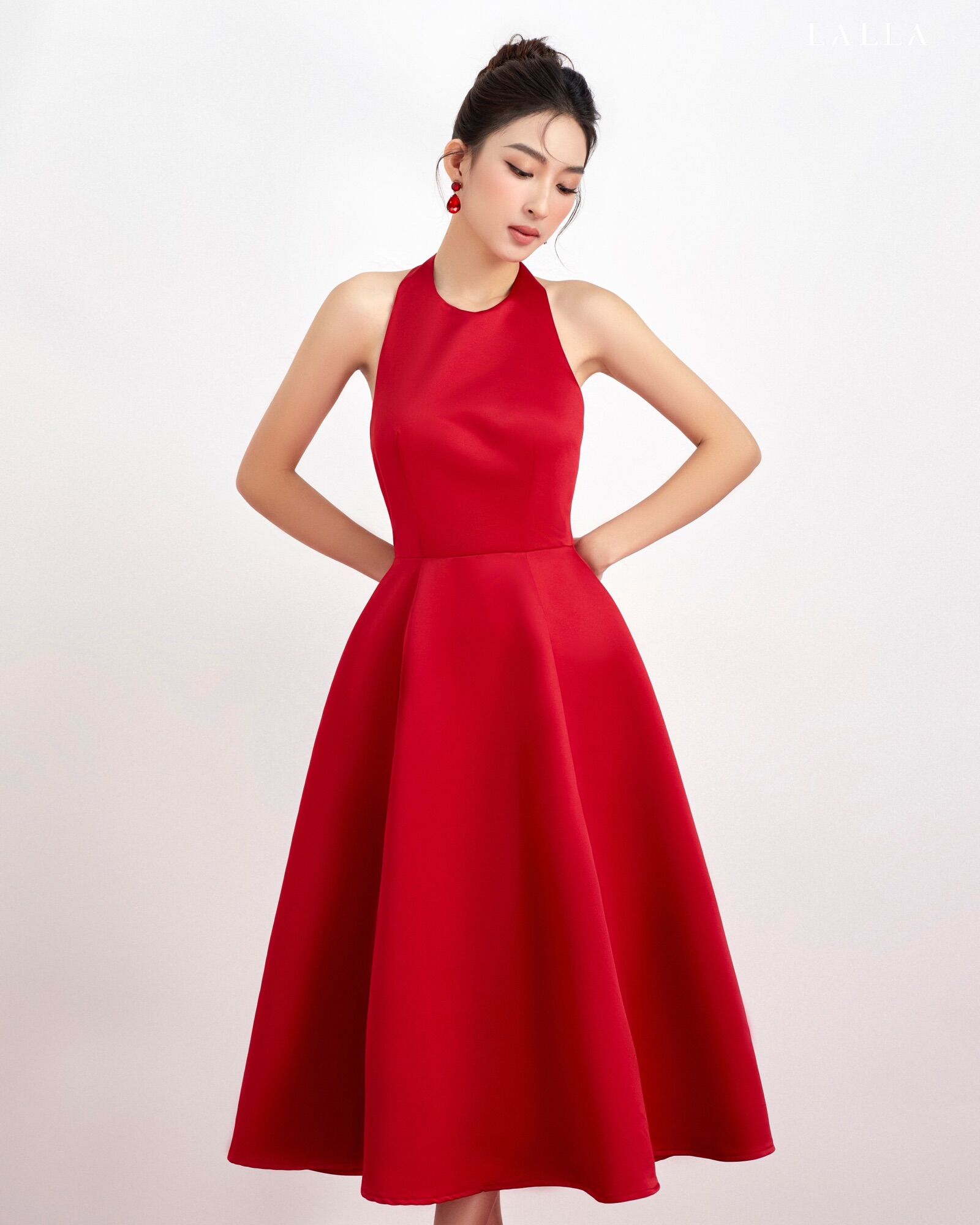 LALLA - Đầm yếm Rubie hở lưng xoè nhẹ nữ