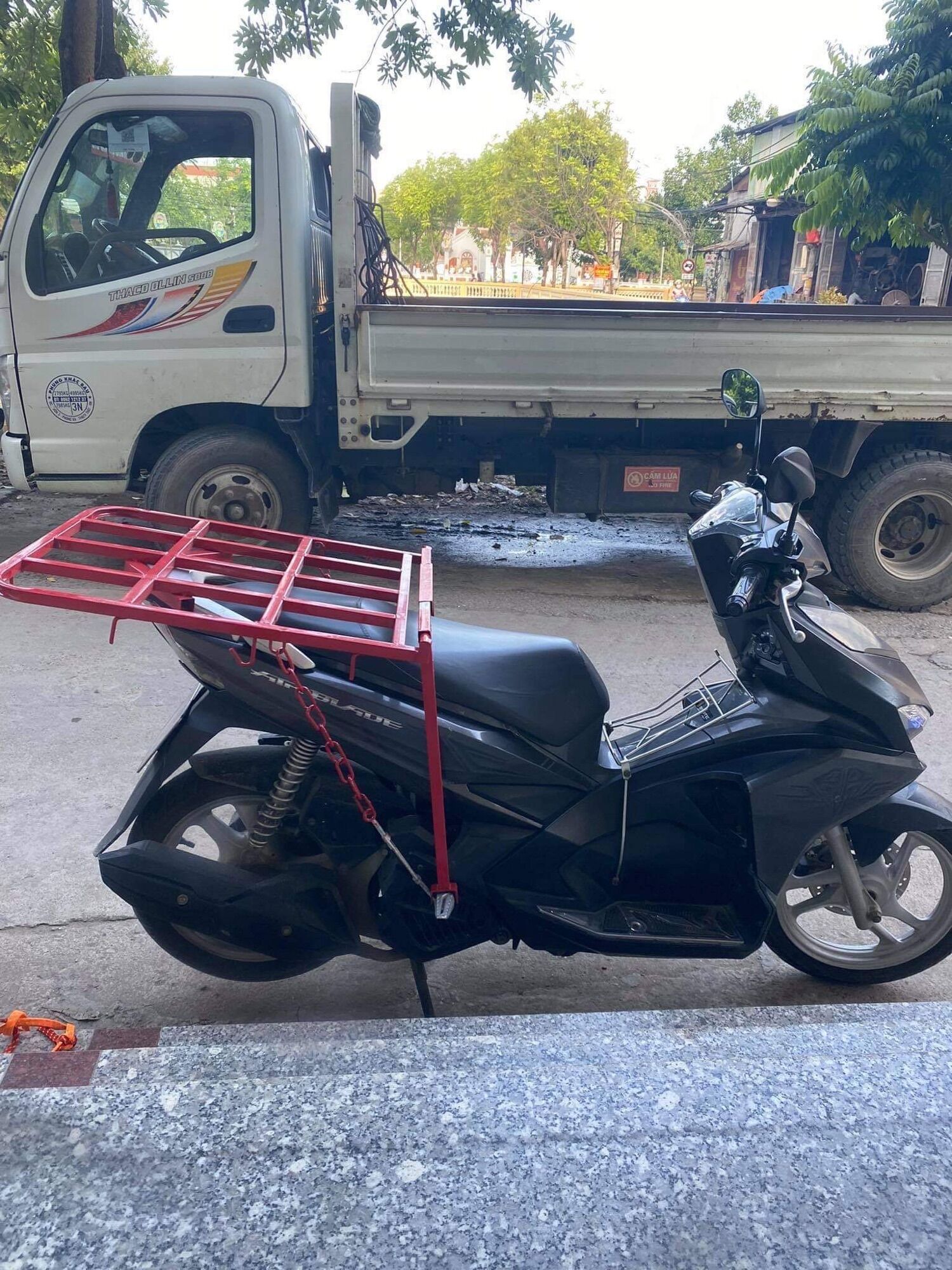 Giá xe máy chở hàng hoá các loại