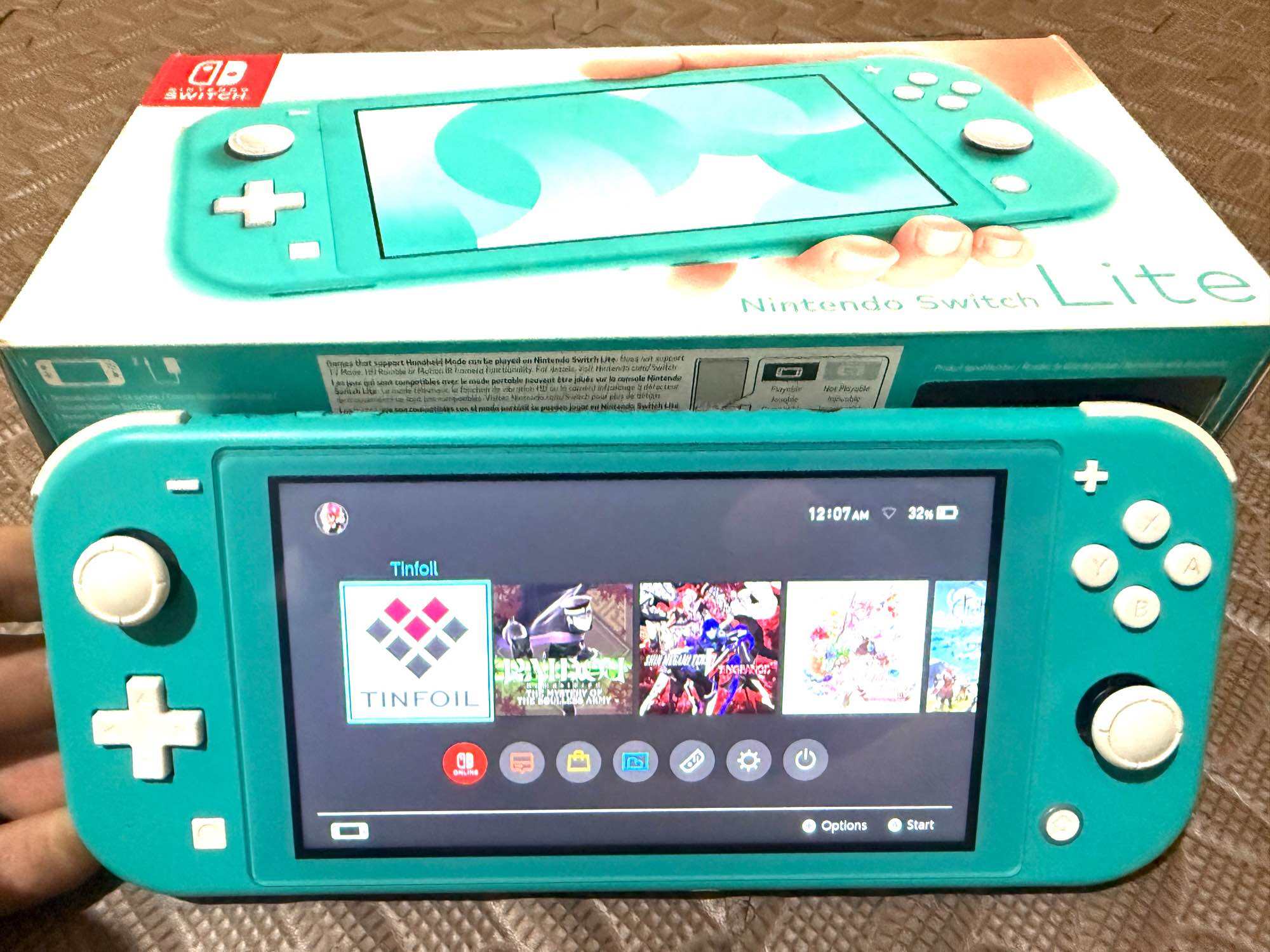 Máy game Nintendo Switch Lite 128GB hack modchip kèm sạc tặng túi chống sốc và cường llực - hàng chính hãng, bảo hành 1 tháng