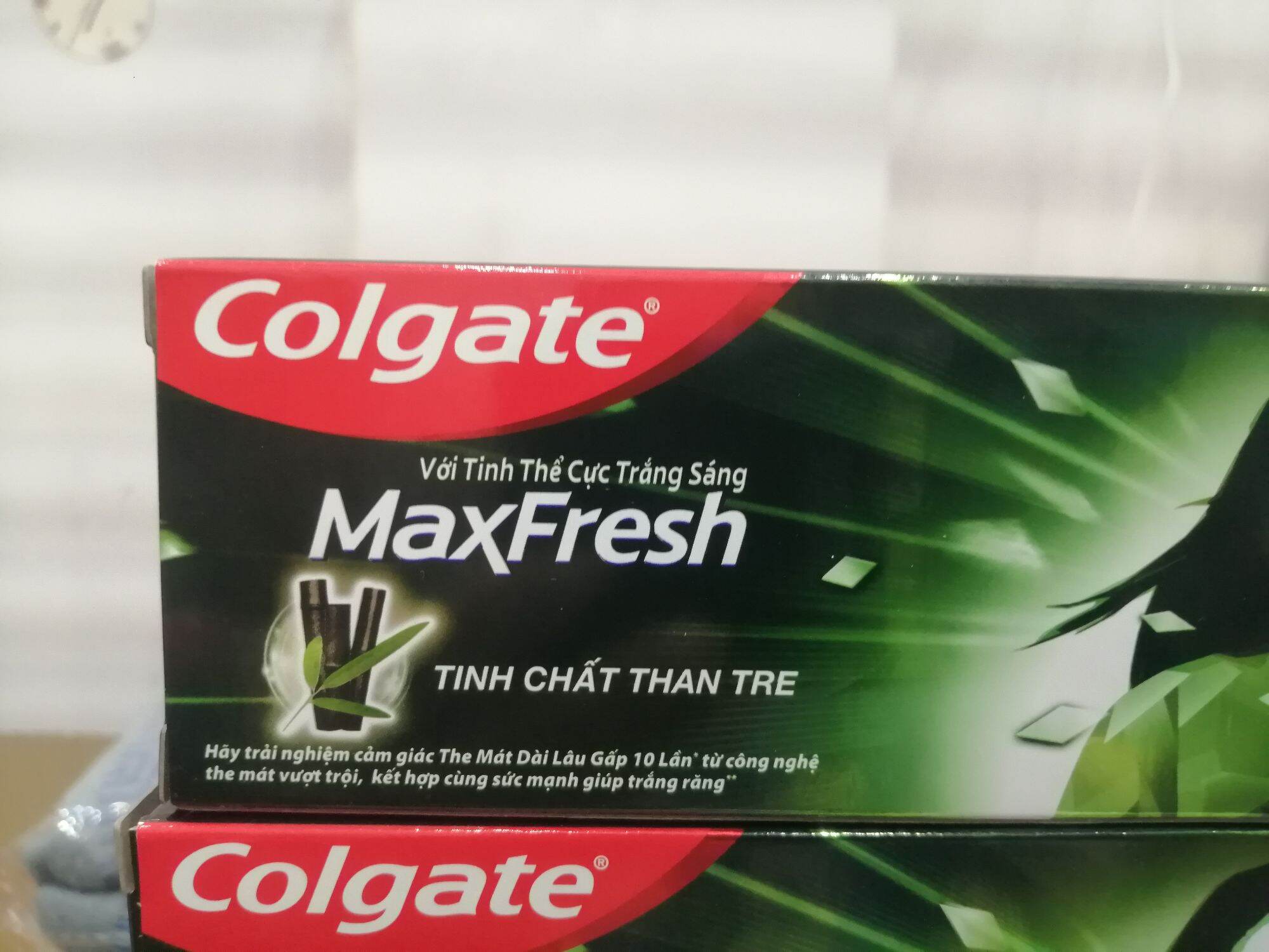 Kem đánh răng colgate maxfresh than tre (3 cây x225g có bàn chải)