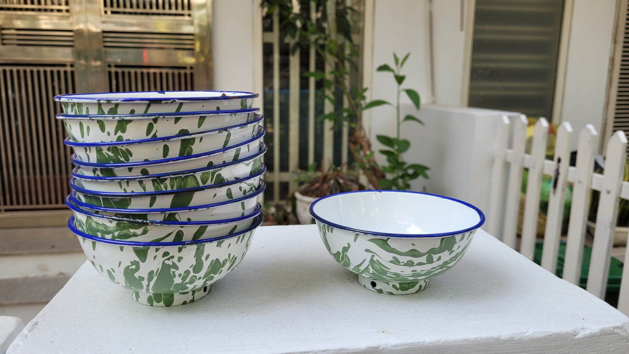 Bát đĩa thời bao cấp - loại bát ăn cơm bằng sắt tráng men