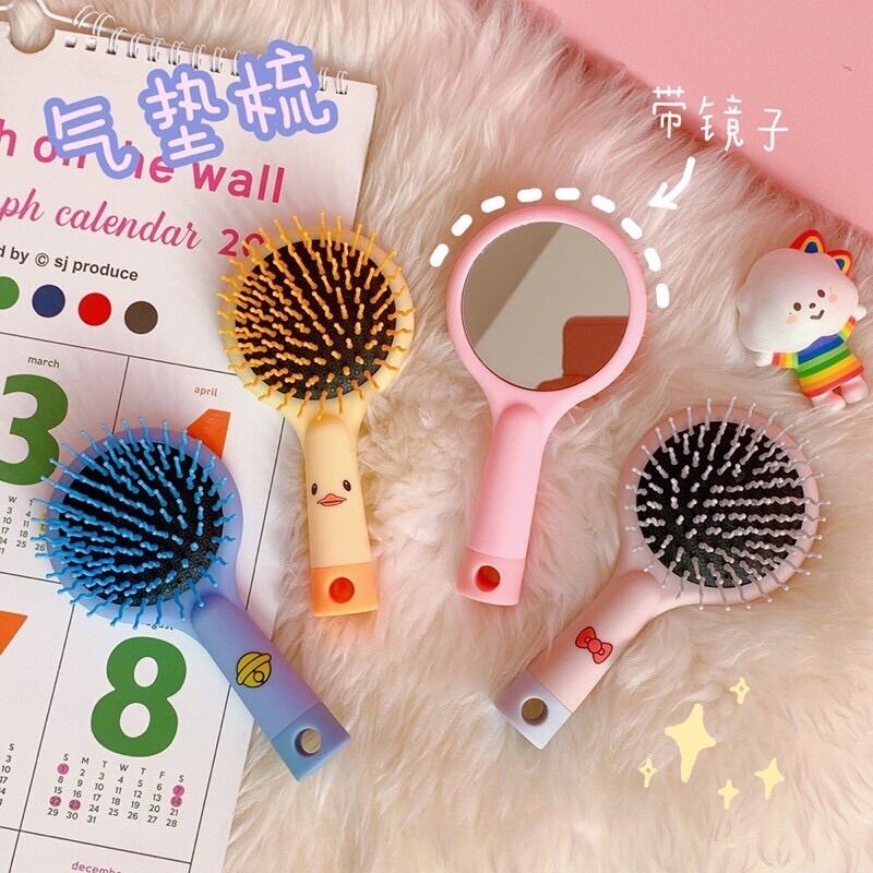 Lược tròn mini 2 in1 có gương soi họa tiết hoạt hình phong cách Hàn Quốc cute đủ màu hồng/ xanh/ vàng/ hồng nhạt