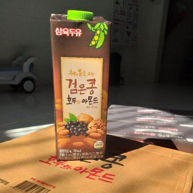 Sữa hạnh nhân óc chó đậu đen Hàn Quốc chai 950ml