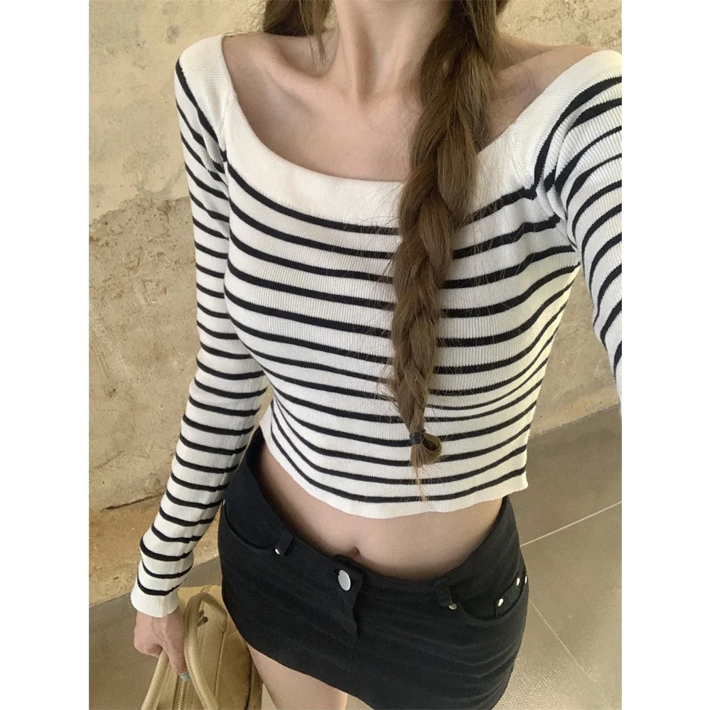 Áo croptop trễ vai sọc tay dài