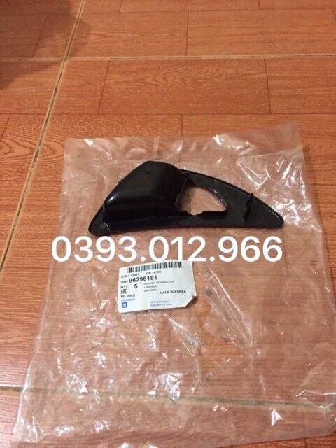 ỐP TAY MỞ CỬA TRONG DAEWOO NUBIRA
