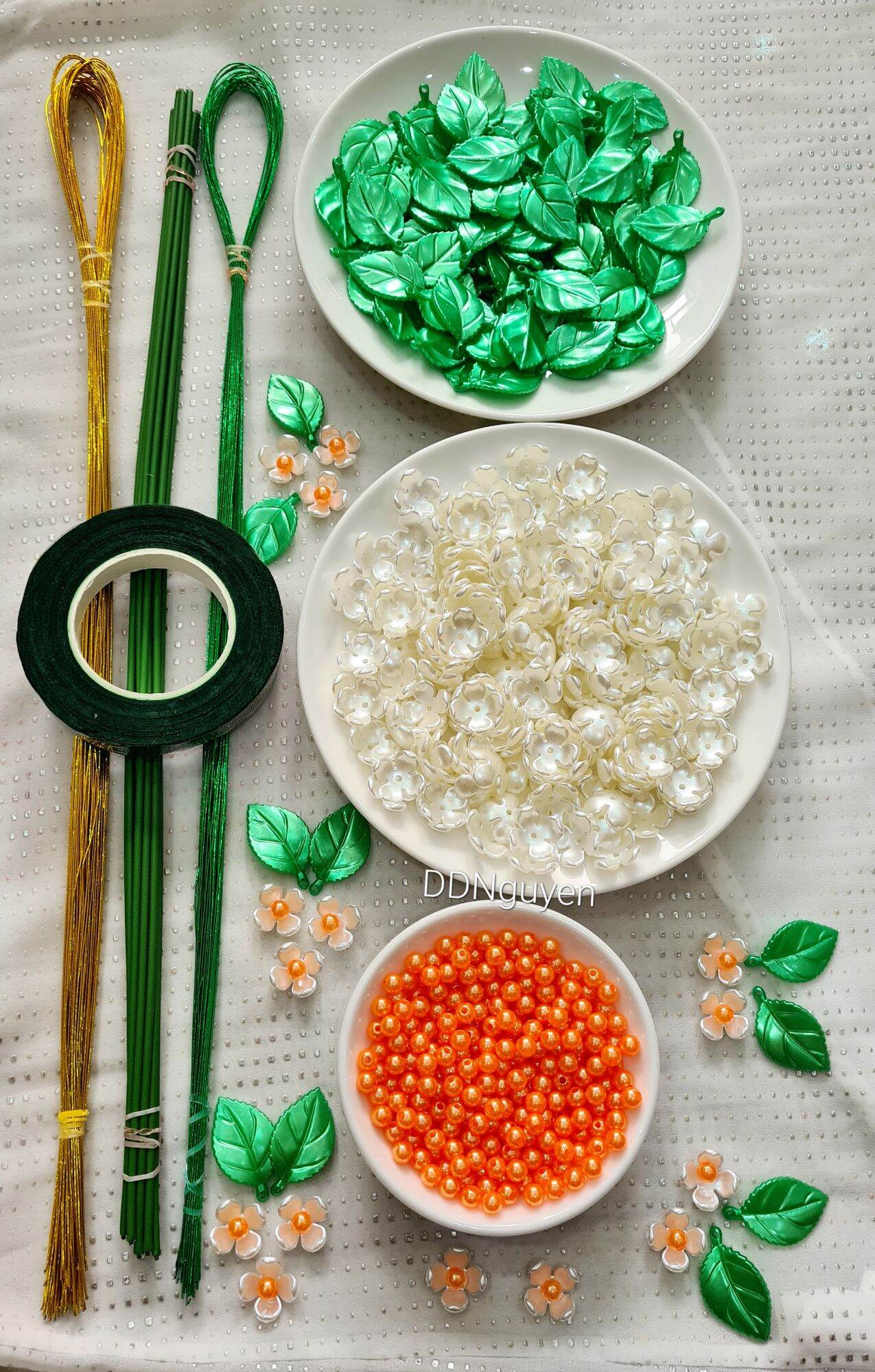 Set nguyên liệu làm hoa hạt cườm. Mẫu: Hoa mộc