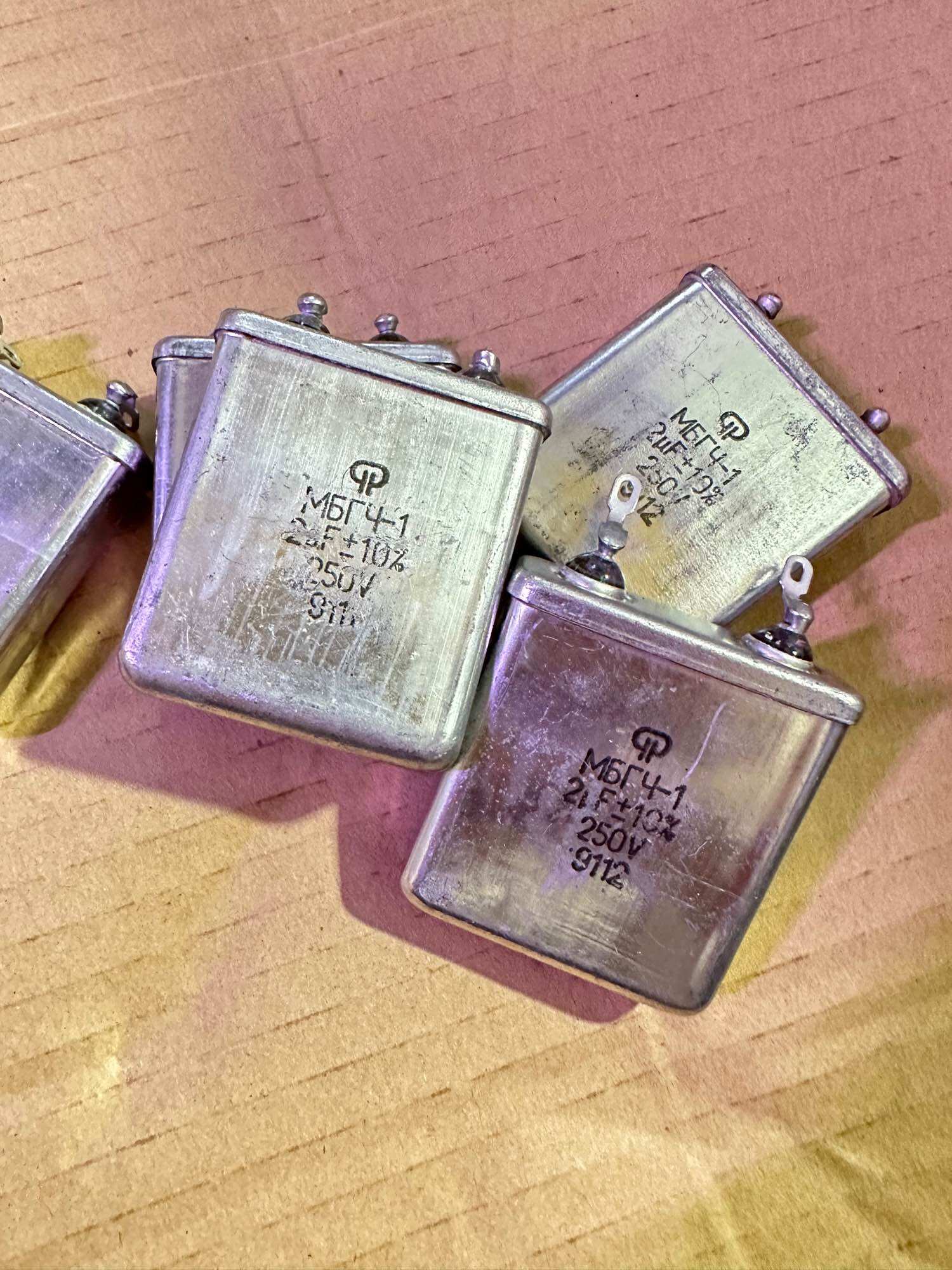 Tụ dầu nhôm nga 2UF 250V
