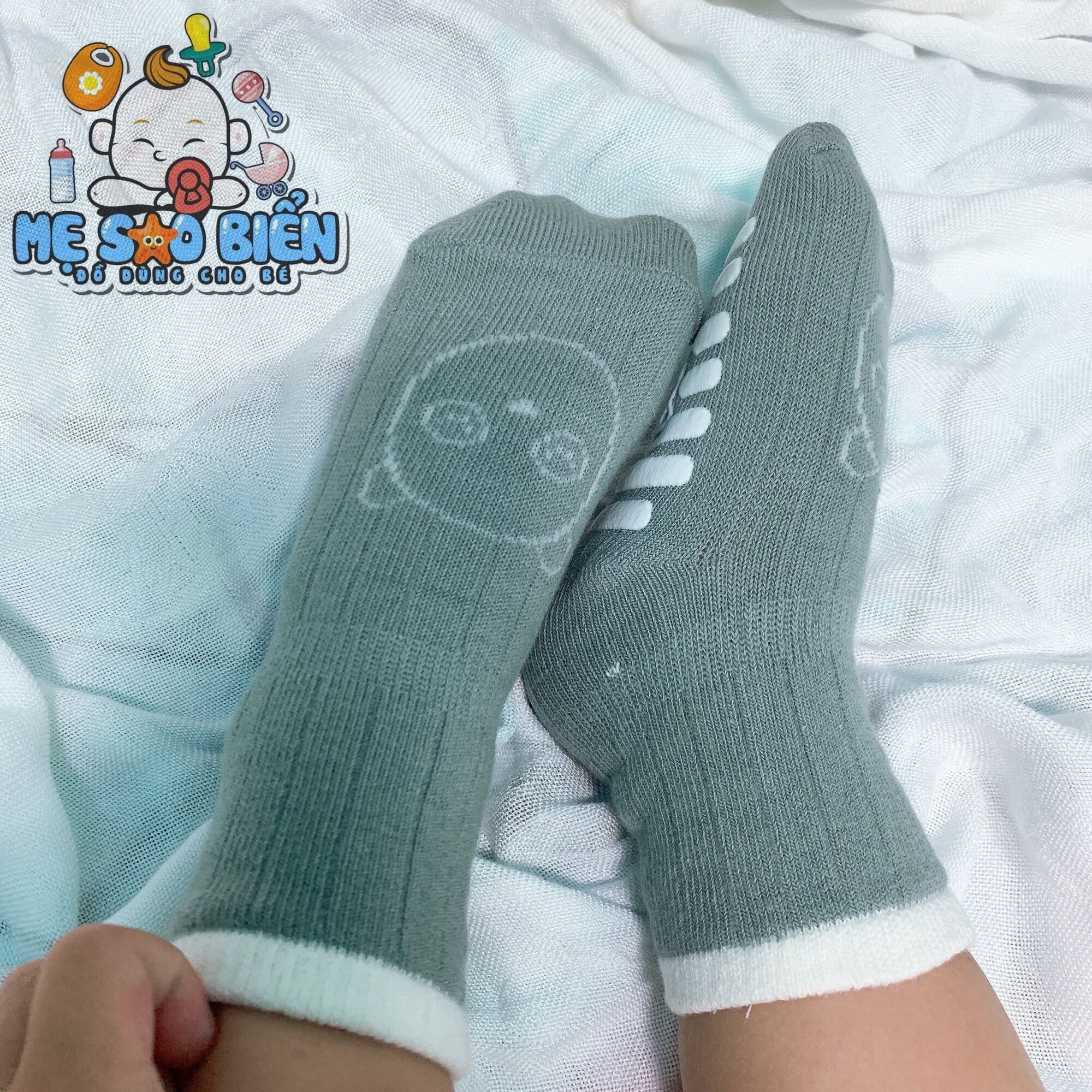 Tất/ vớ gấu chống trượt cho bé