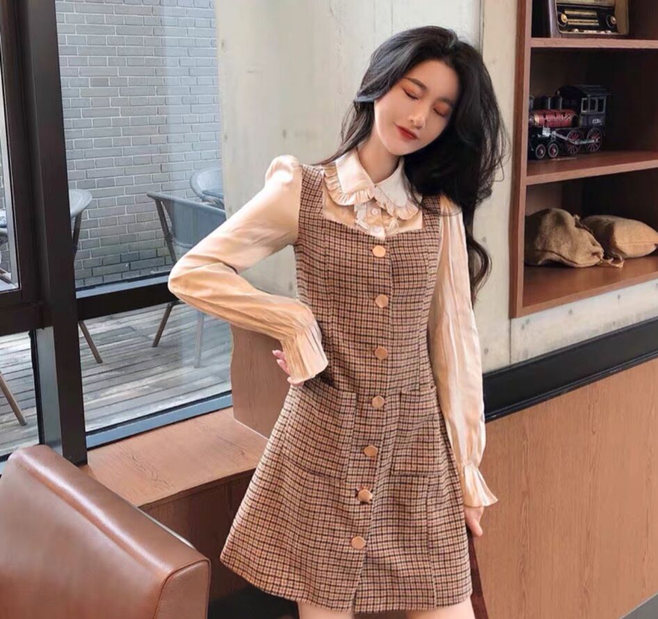 Set váy yếm kết hợp áo kiểu Tiểu Thư .