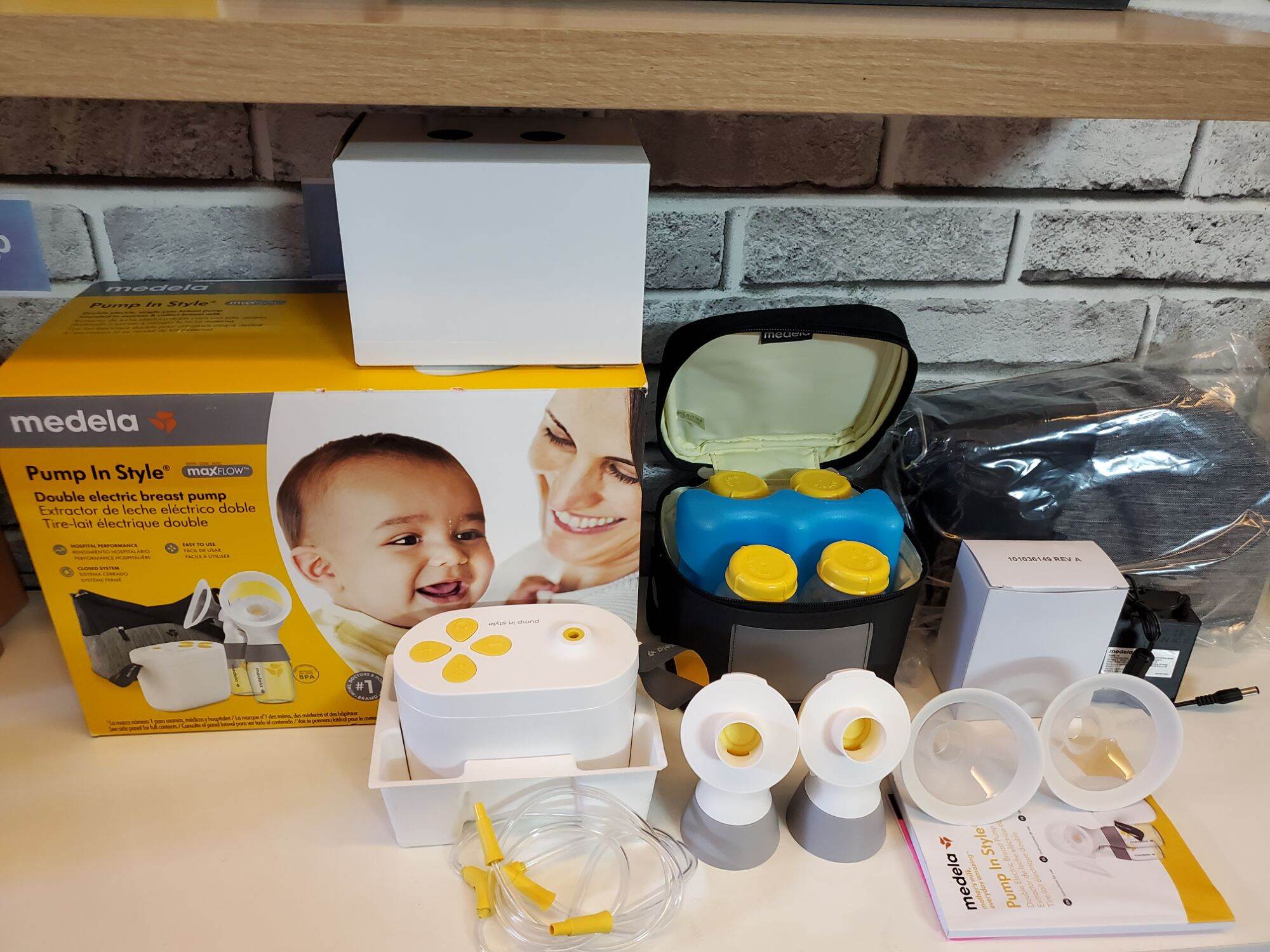 Máy hút sữa Medela MaxFlow bản đầy đủ mới nguyên tem hộp