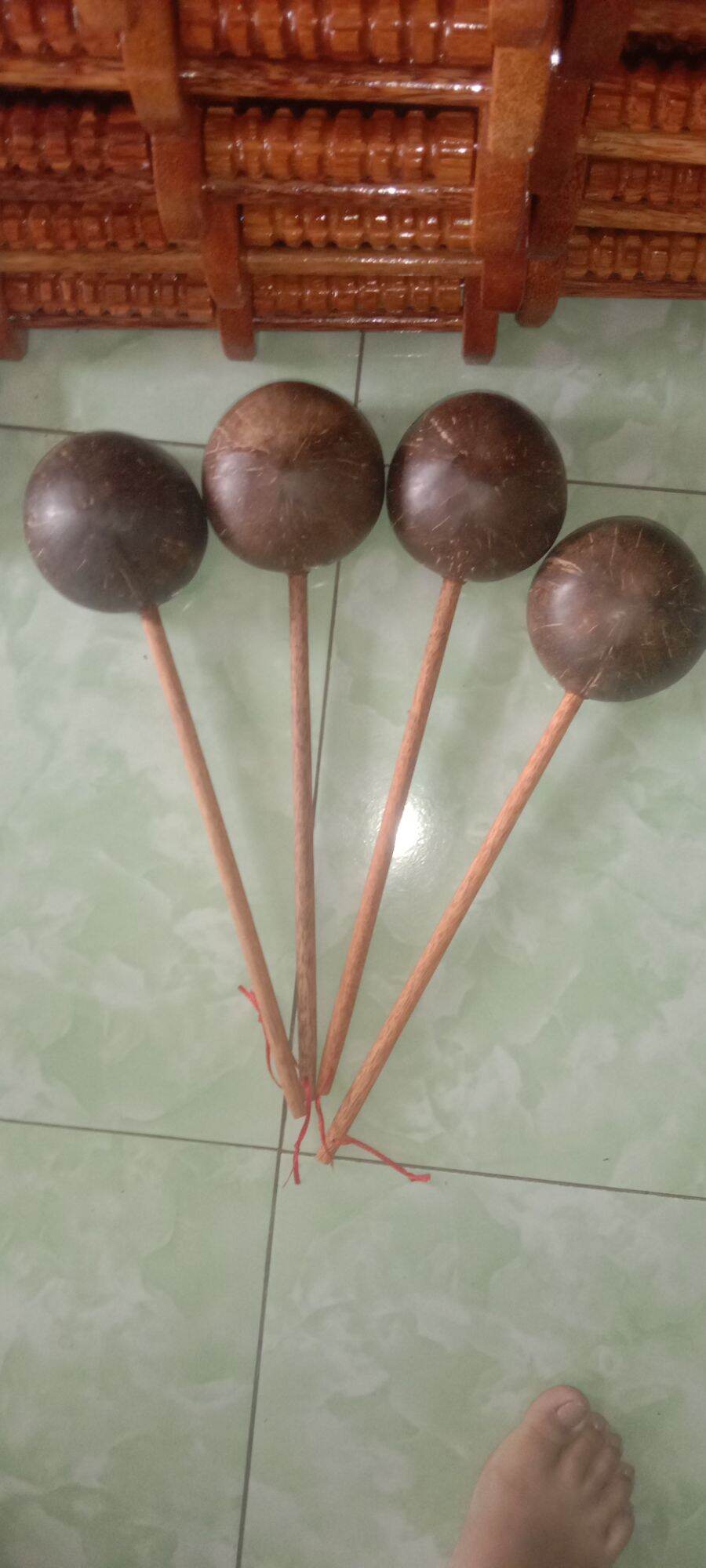 Gáo múc nước làm từ gáo dừa