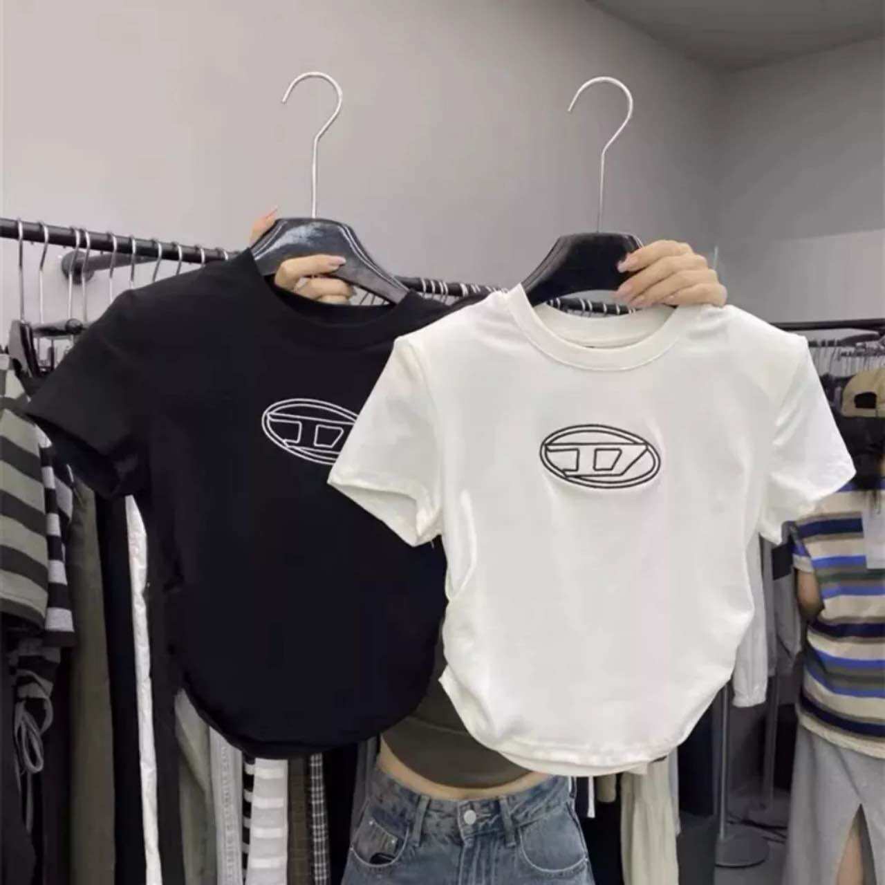 Áo croptop thêu chữ d cá tính cd44