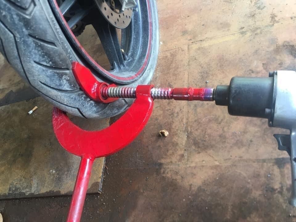 Vam ép lốp không săm xe máy , xe điện , ô tô con