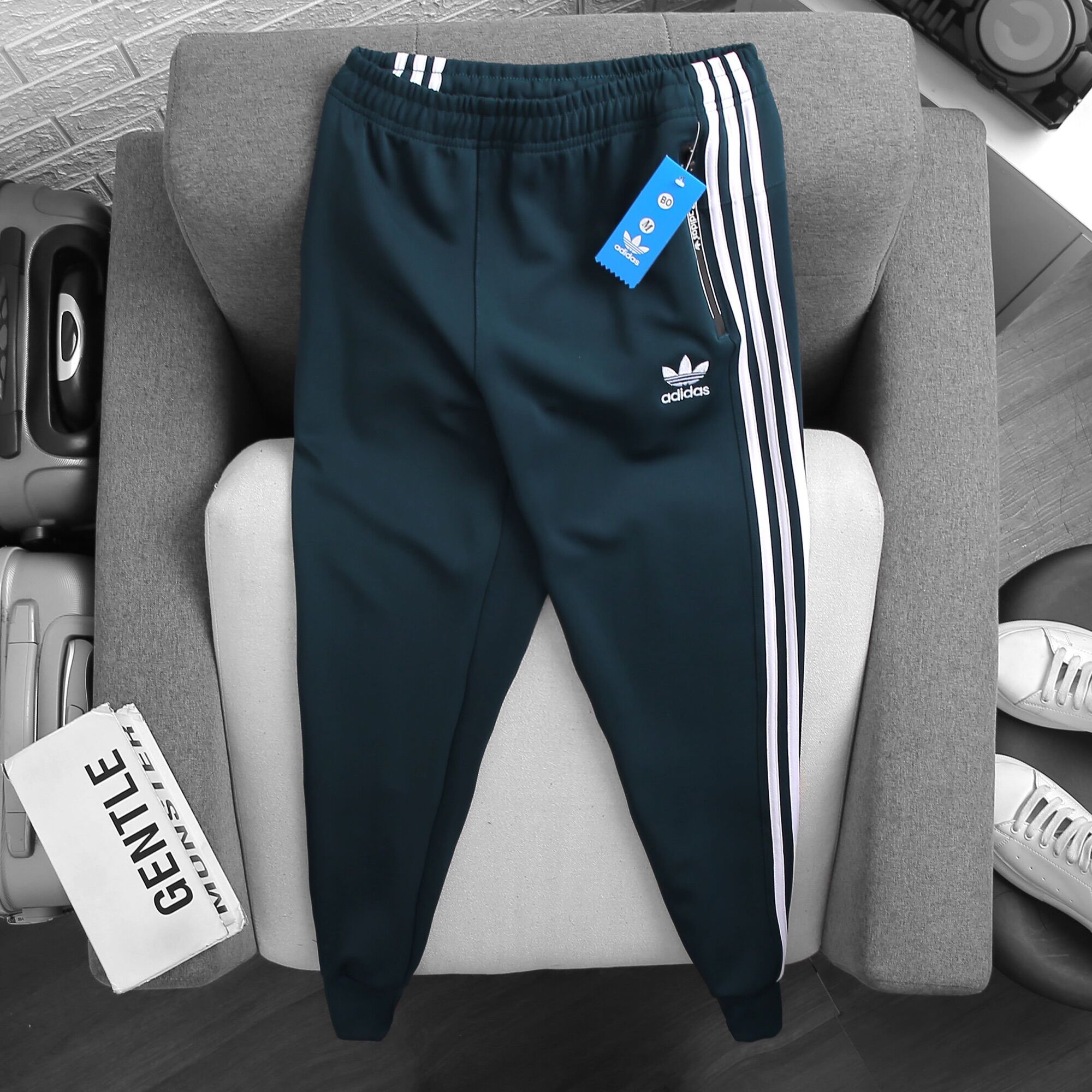 Jogger adidas 3 sọc khoá túi ép