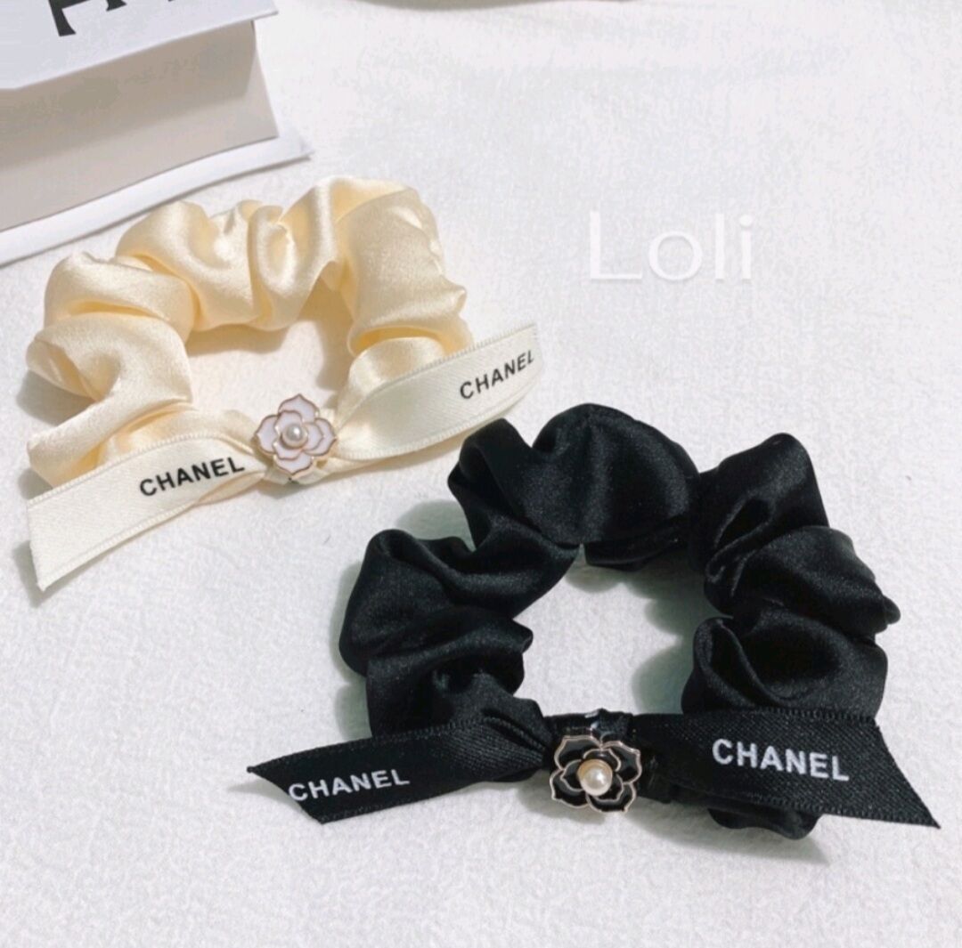 Cột tóc đính hoa trà đơn giản thanh lịch loli