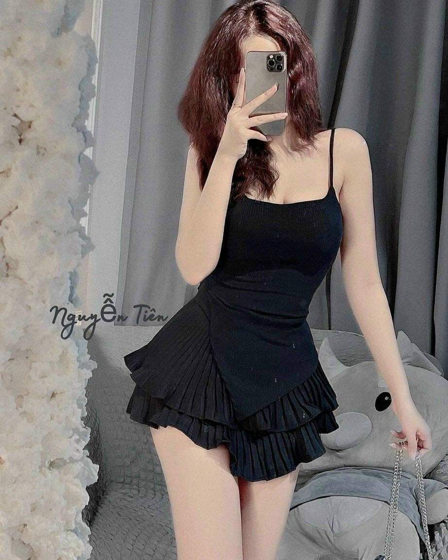 Set áo dây bún xẻ tà xéo và chân váy dập ly 2 tầng