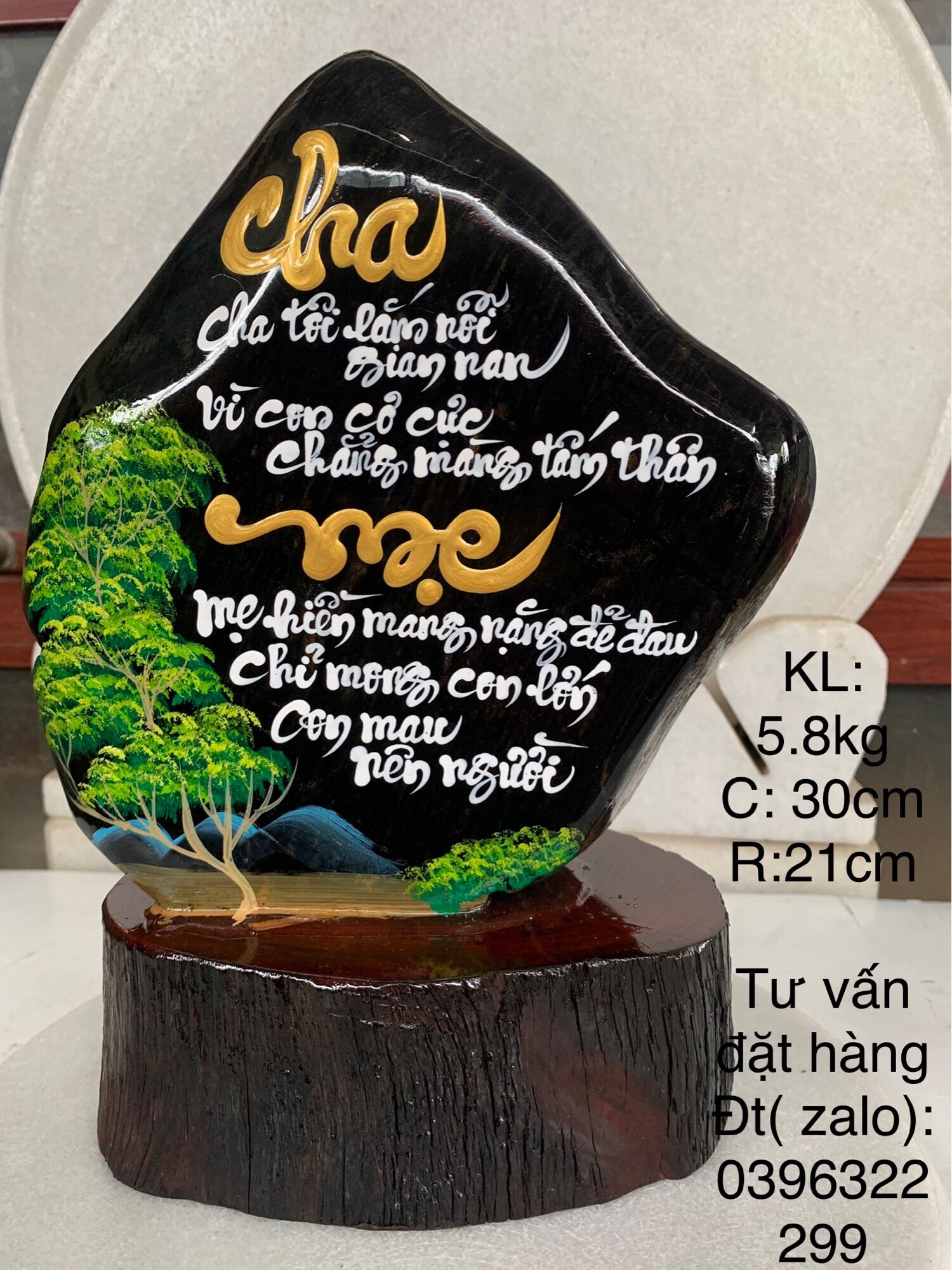 Thư pháp trên đá màu tự nhiên,( KL: 6kg, C: 30cm, R: 21cm ),thơ chữ : ( cha mẹ ) , viết chữ theo yêu cầu quý khách …( TPTD01)