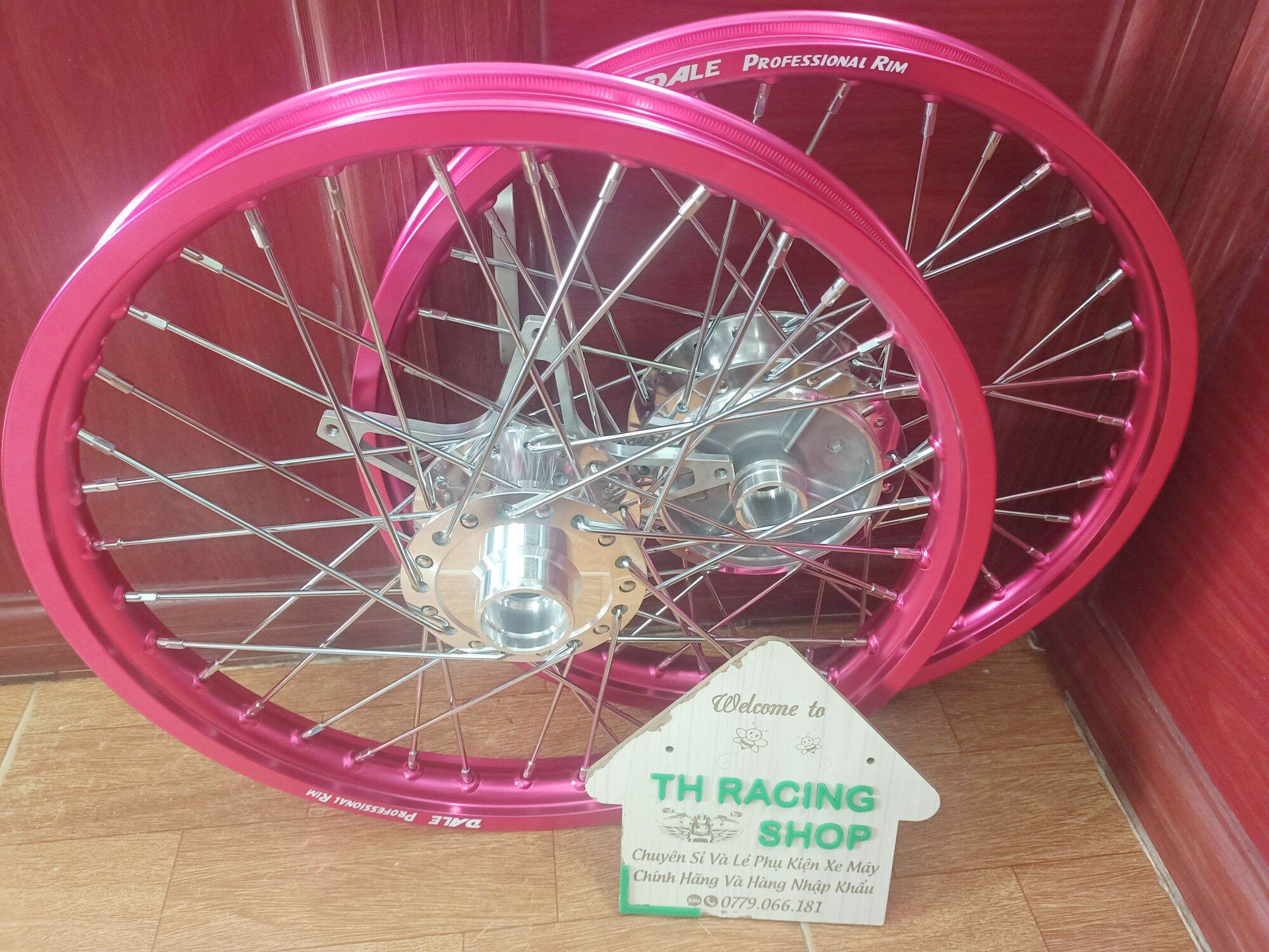 BÁNH CĂM RAIDER SATRIA NIỀNG NHÔM BANZAI DALE MÀU HỒNG THÁI LAN (CÓ NHIỀU MÀU) KÈM 4 ỐC G5 KIỂU VÀ LÒNG NHÔM CNC XÀI LẠI ĐĨA ZIN GẮN VỪA KHÔNG CHẾ SẢN PHẨM CHẤT LƯỢNG NHANH TAY MUA NGAY TOP GIAN HÀNG UY TÍN