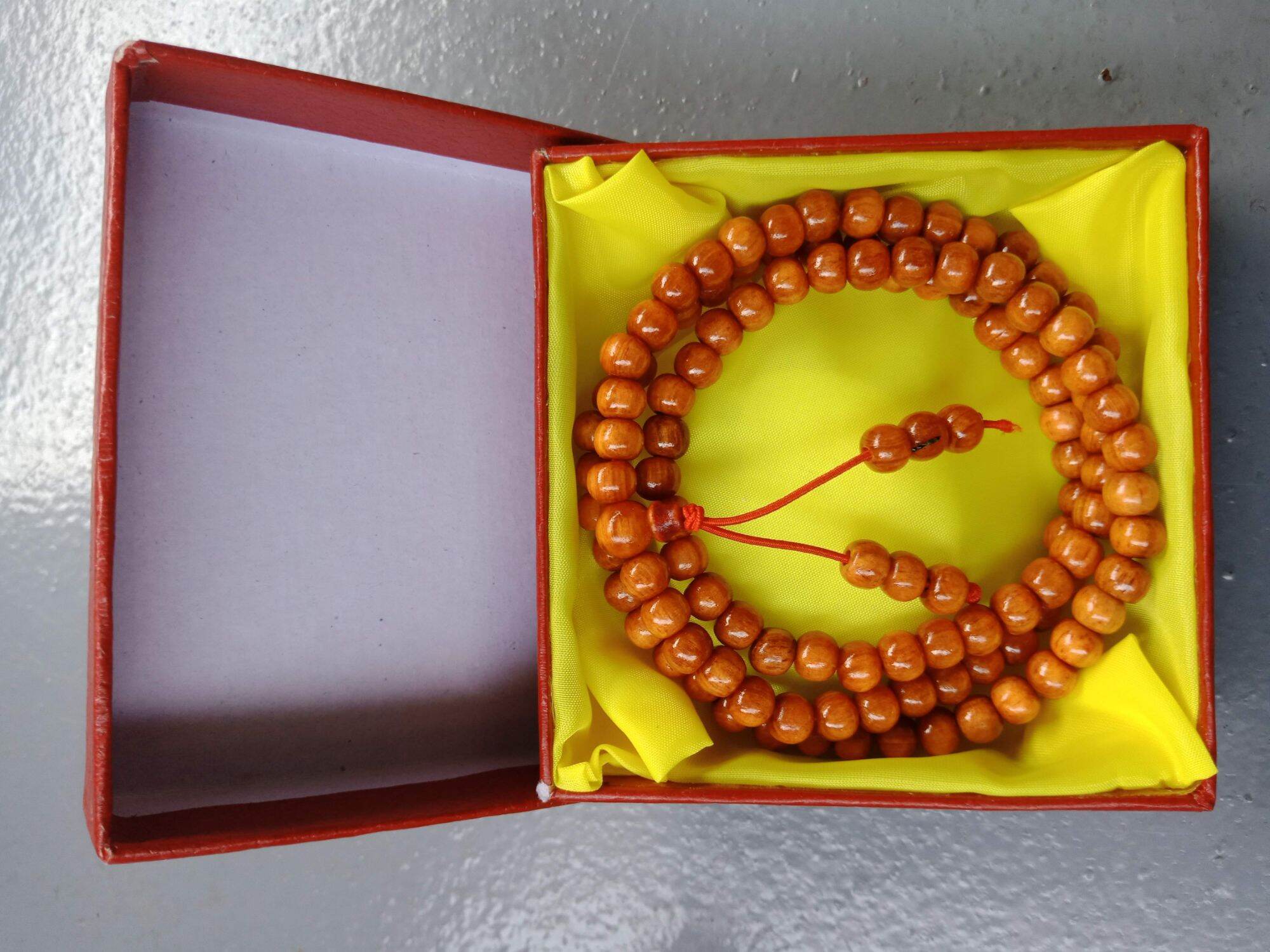 Tràng hạt gỗ huyết long