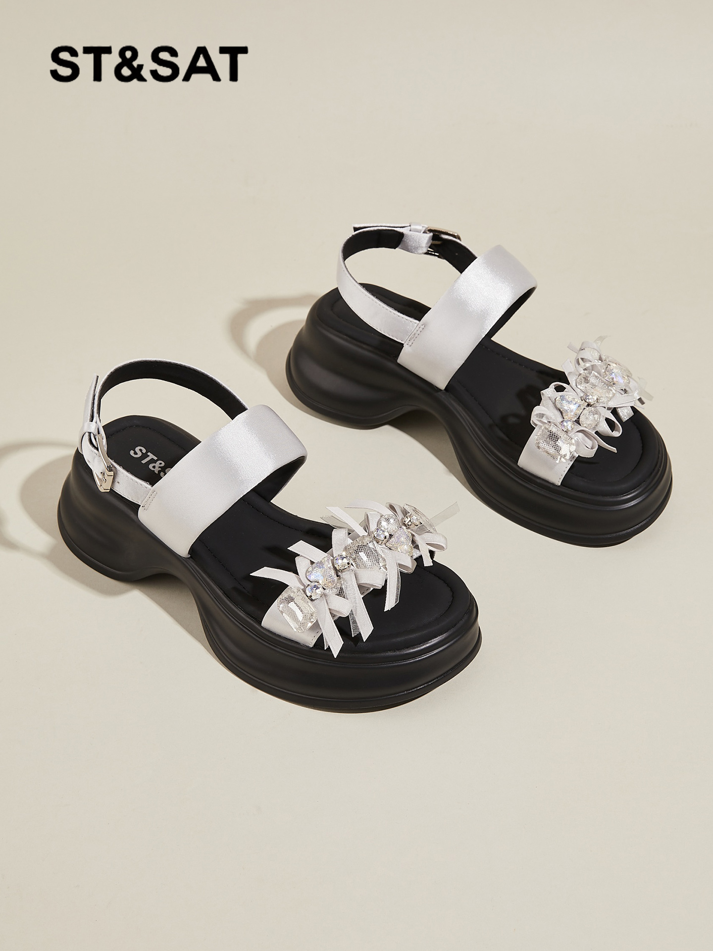 ST&SAT | Stylish Diamond Accent One-Strap Sandals Giá 1,941,000 Đồng*Miễn phí vận chuyển