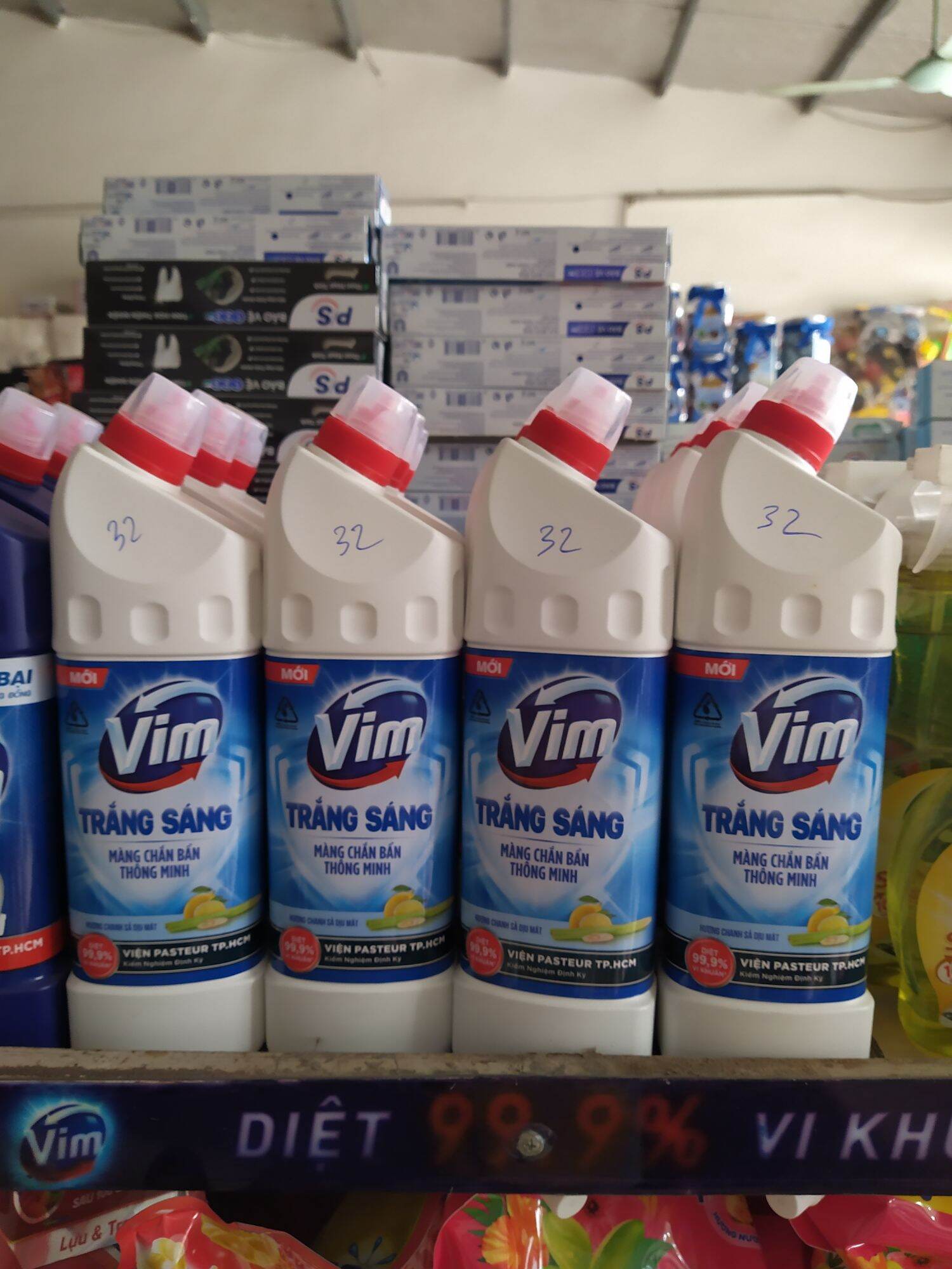 Nước tẩy rửa Vim chai 870ml hương chanh sả