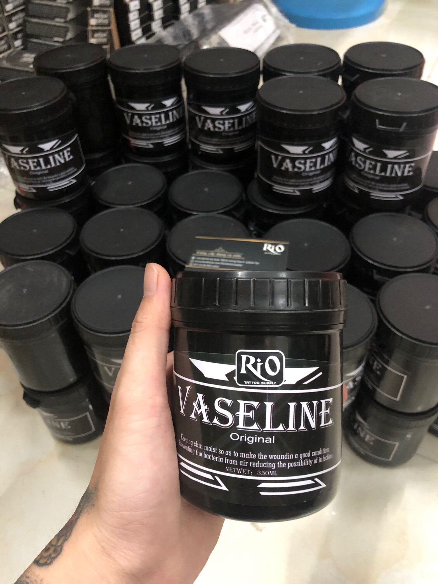 Vaseline dùng trong phun xăm