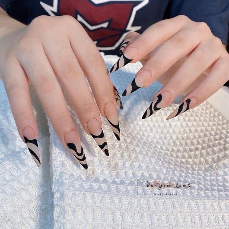 NailBox nhọn dài trang trí đầu móng vằn đen - Móng up đặt tiệm làm theo yêu cầu