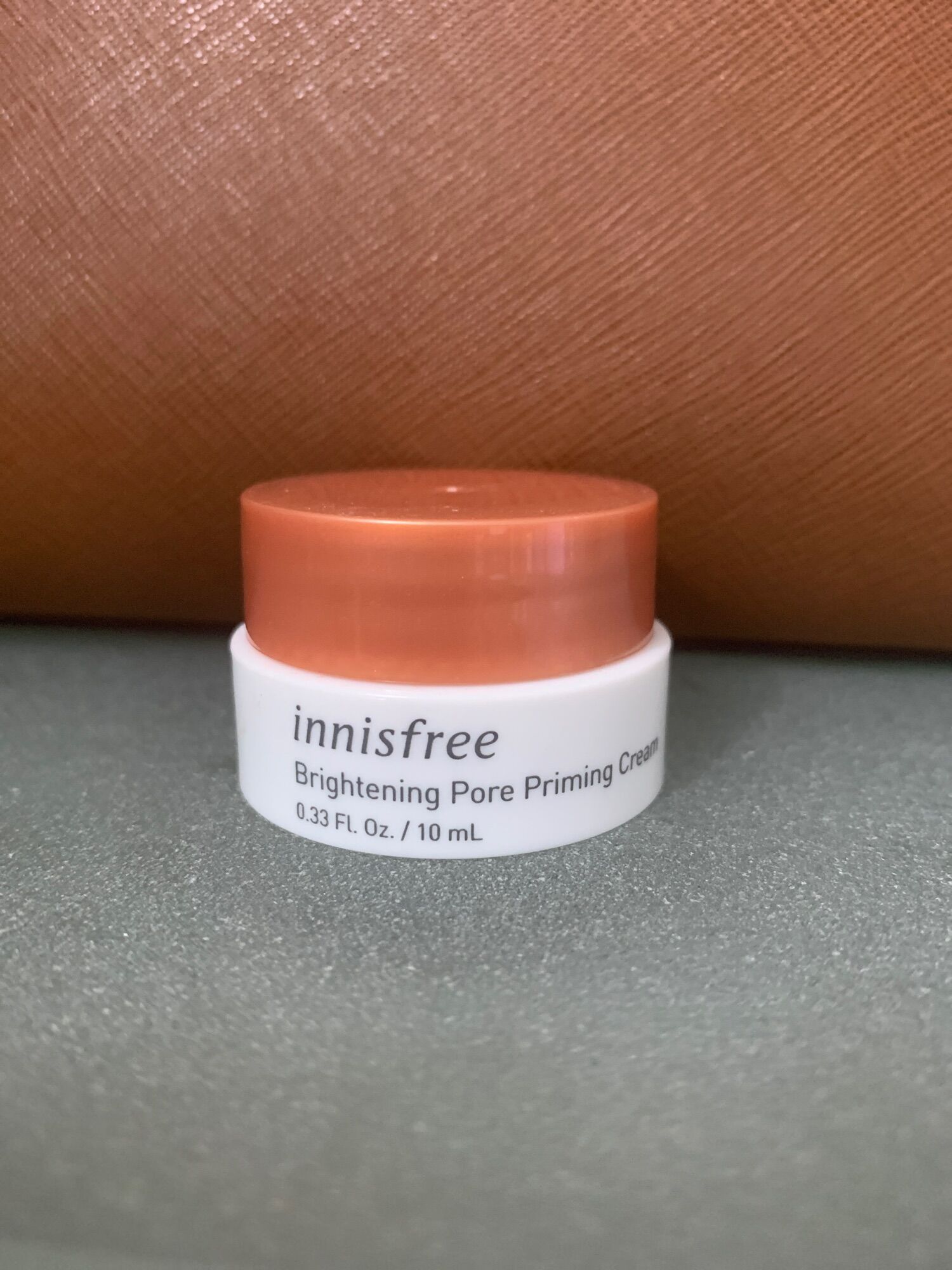 Kem dưỡng trắng da,thu nhỏ lỗ chân lông Innisfree Brightening Pore Priming Cream 10ml.