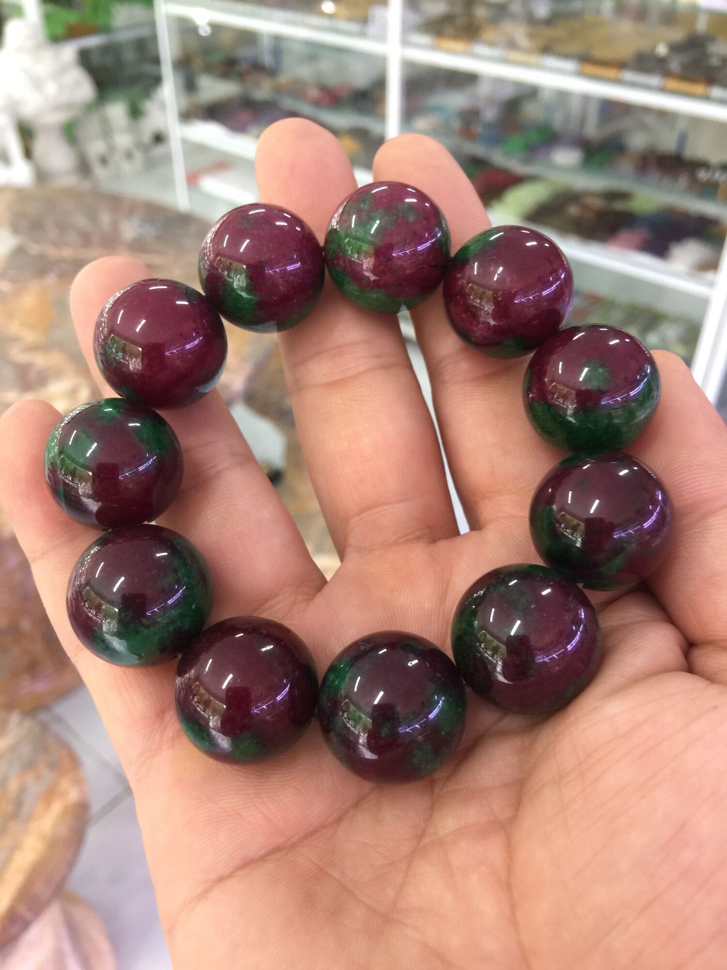 Vòng đá ruby phi hạt 20li dành cho nam bao đẹp