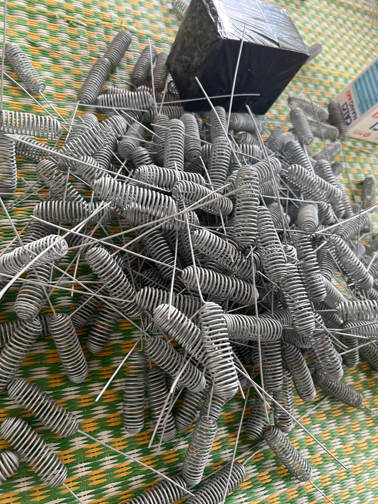 Lồng dọ nhốt ong chúa