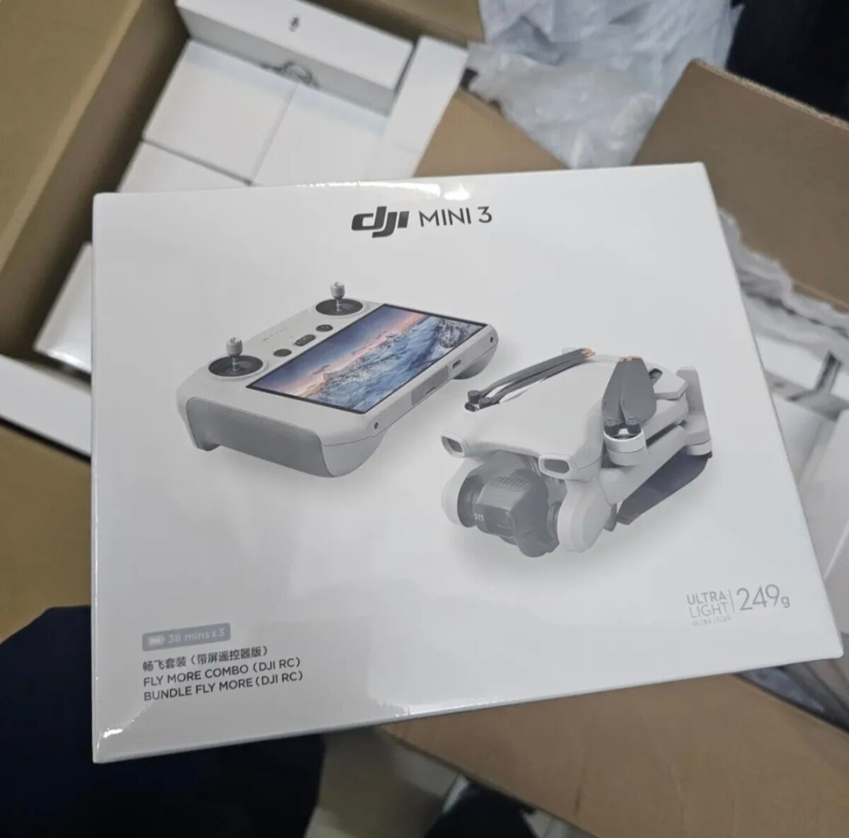 DJI Mini 3 Fly More Combo (DJI RC) - Camera Drone I Under 249 g I 38/51 Min Flight Time I 4K HDR