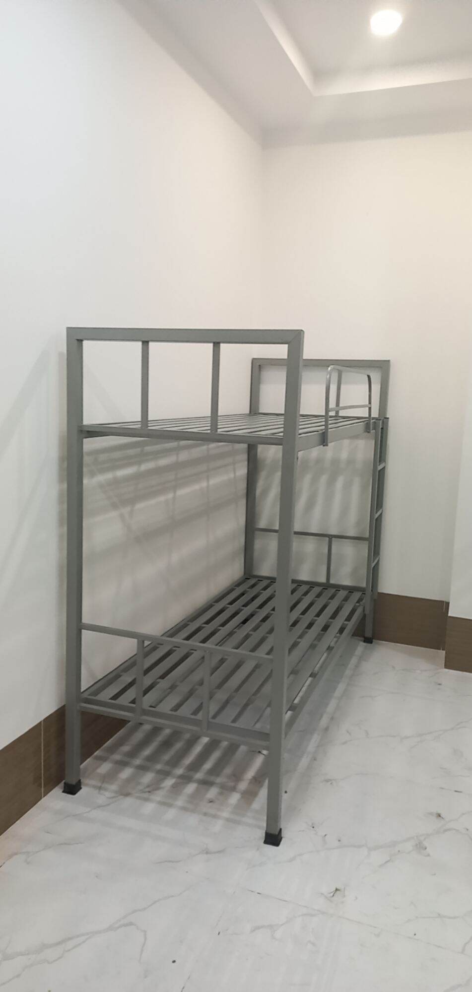 Giường sắt 2 tầng 1mx2m cao 1m7 giá rẻ miễn phí vận chuyển