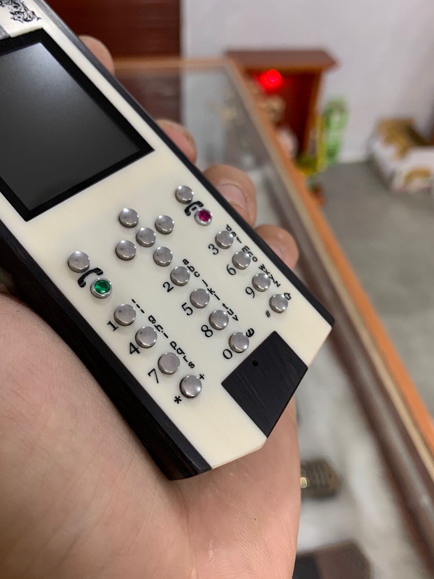 Điện thoại vỏ gỗ Nokia 105