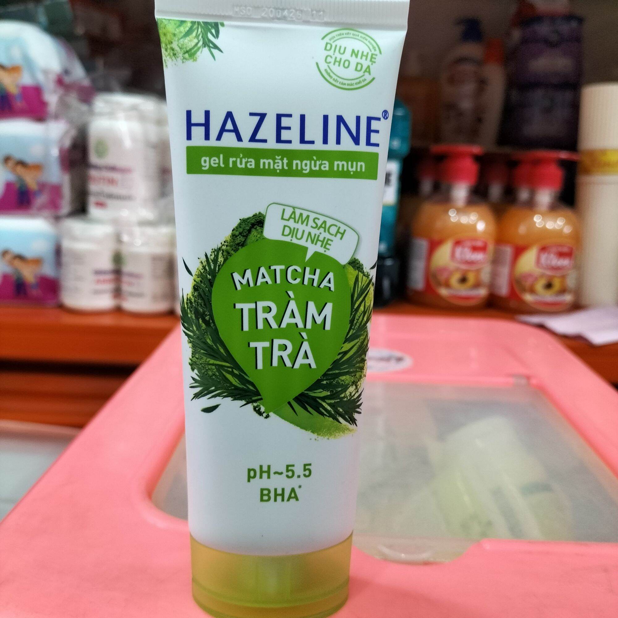 Sữa rửa mặt Hazeline ngừa mụn tinh chất tràm trà 100g