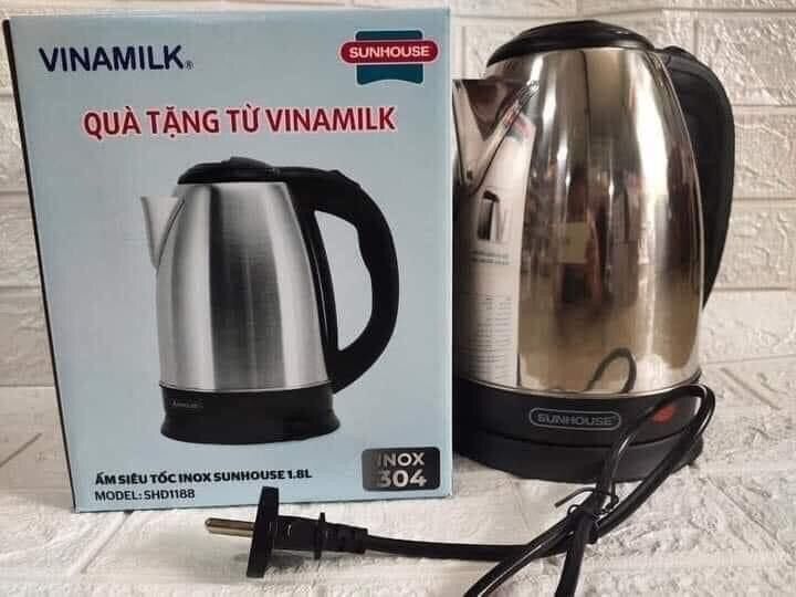 Ấm siêu tốc sunhouse 1,8L ( quà km vinamilk)