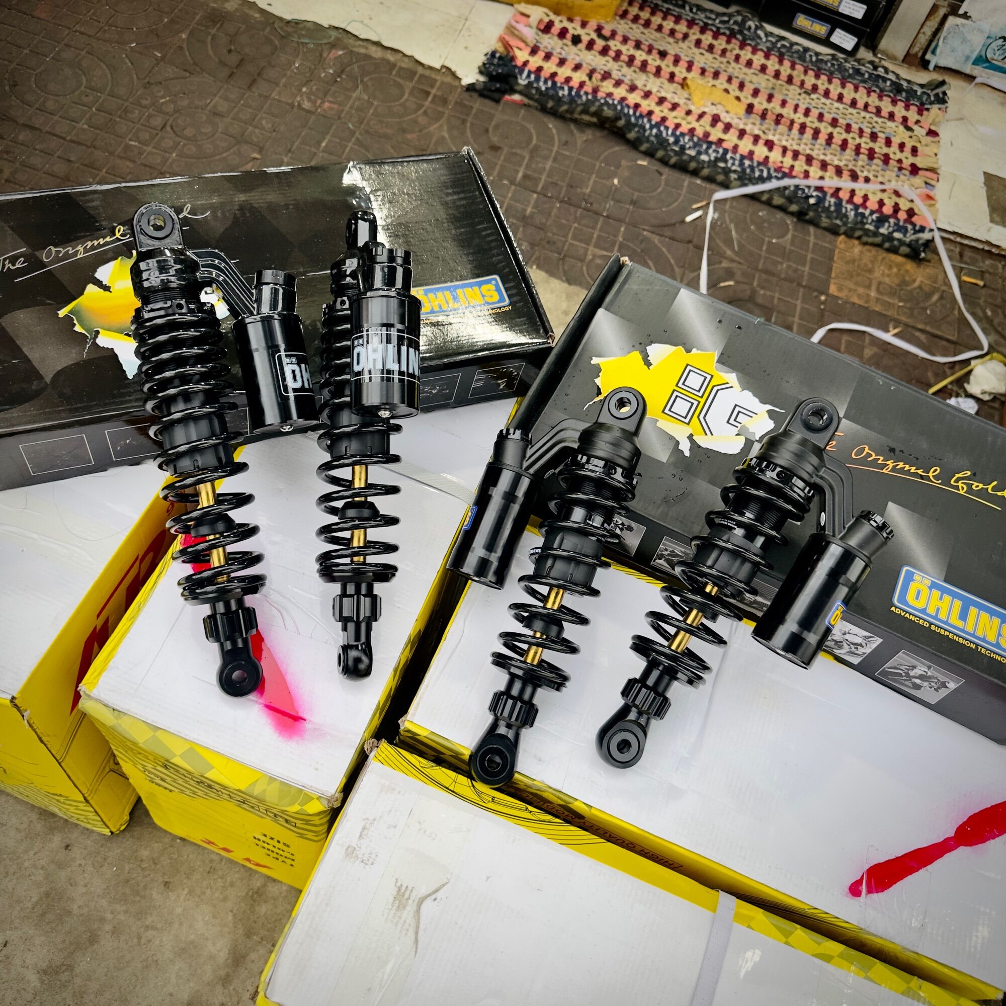 Phuộc Ohlins Bình Dầu Đen Ty Vàng Wave Sirius