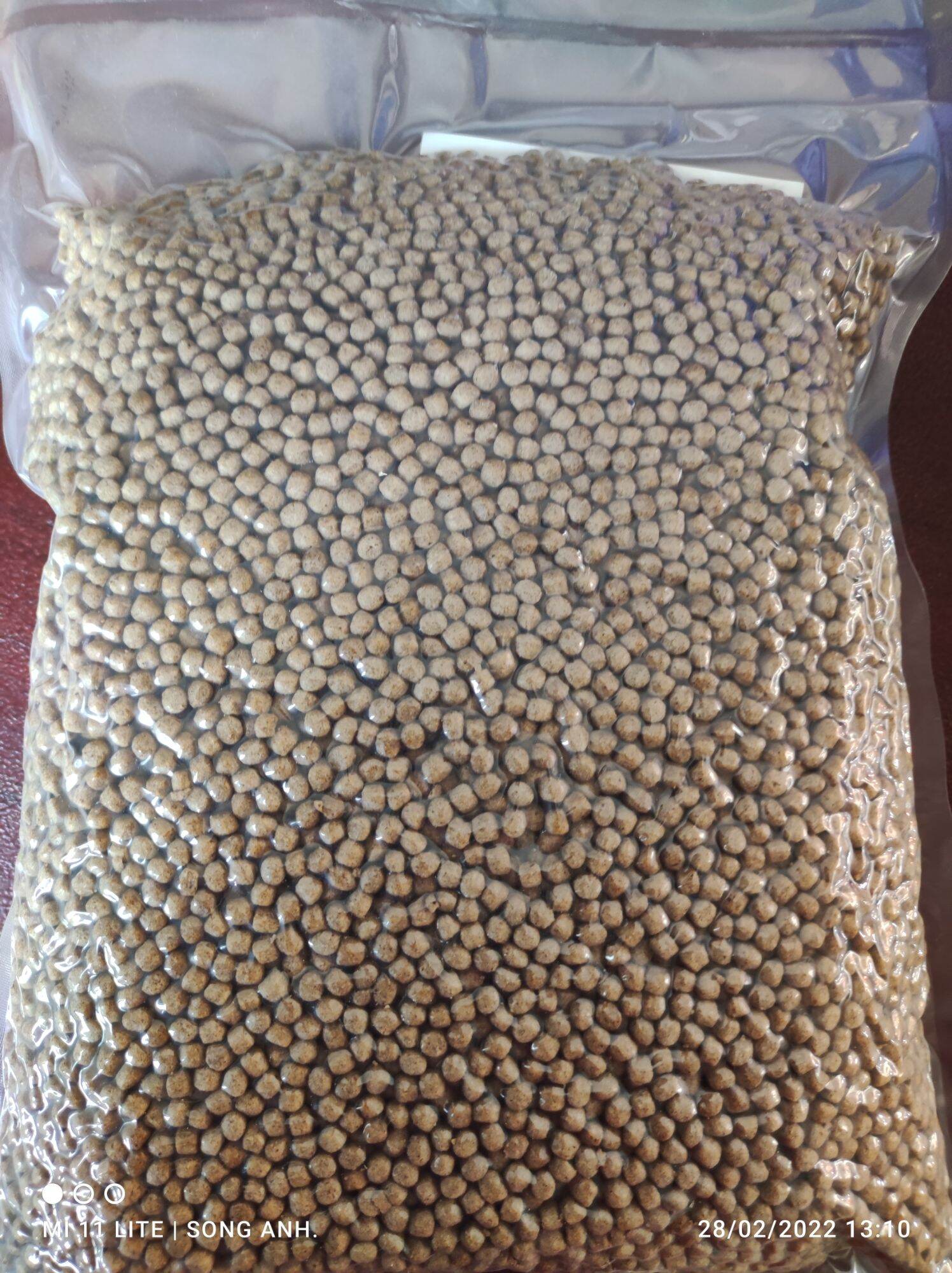 Thức ăn ăn cao cấp cho cá koi. 40% đạm. viên 3li. 1kg